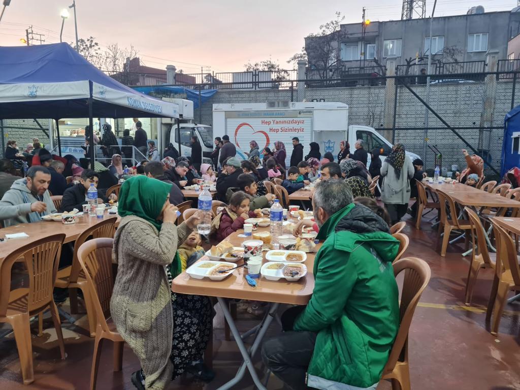 Konak’tan çadır kentte ilk iftar