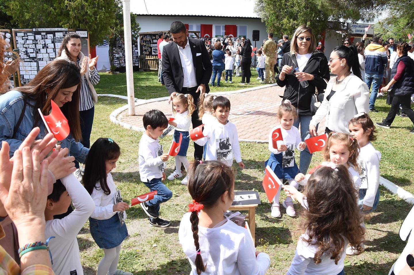 fatih gürbüz Foça Belediyesi Çocuk Evinde 23 Nisan Ulusal Egemenlik ve Çocuk Bayramı kutlaması yapıldı.