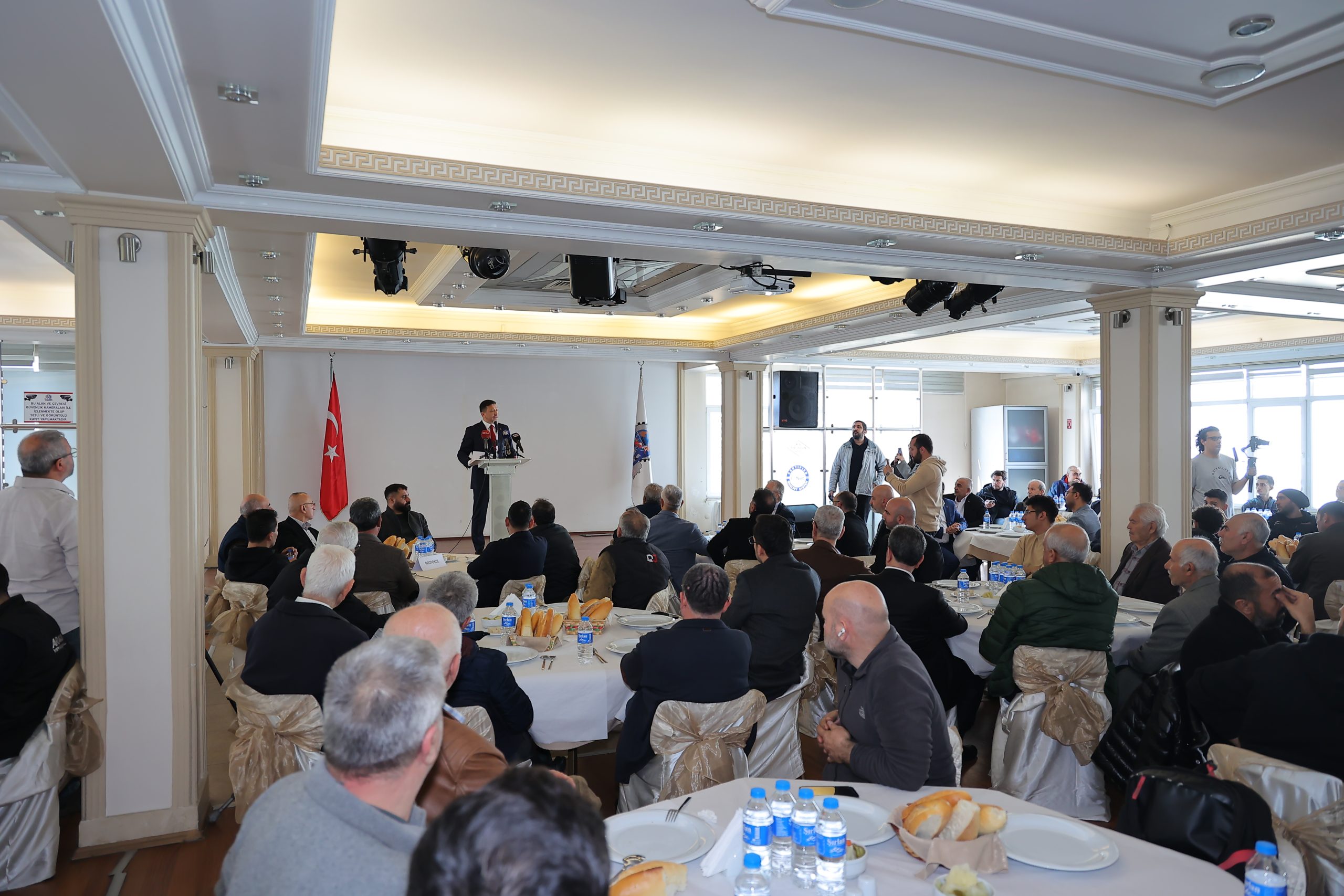 Hamza Dağ, Sanayi Sitesi Oto Tamircileri'nin kuru fasulye etkinliğine katıldı