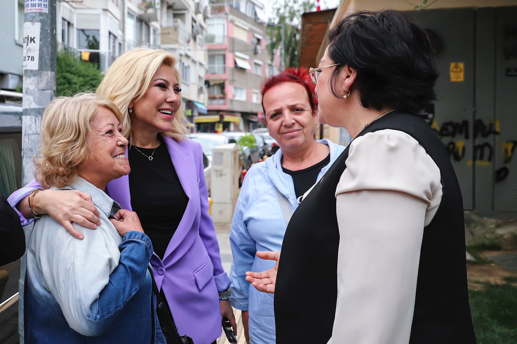 Ak Parti AK Parti İzmir Milletvekili Şebnem Bursalı, 8 Mart Dünya Kadınlar Günü dolayısıyla yaptığı yazılı açıklamada, kadınların sadece İzmir’in değil, bu ülkenin hatta dünyanın tarihinde belirleyici rol üstlendiğini kaydetti.