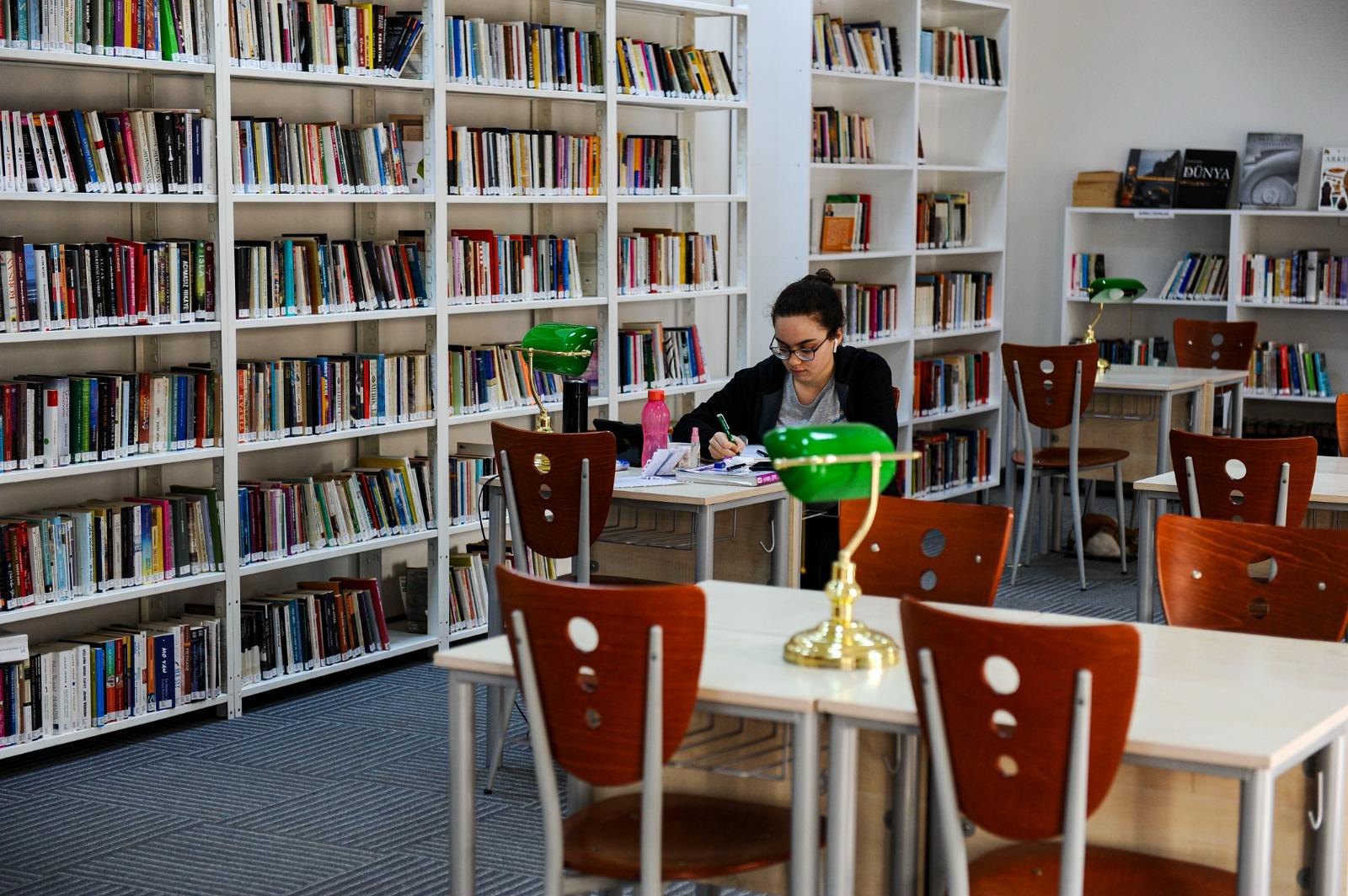 Karşıyaka Belediyesi Toplumda okuma alışkanlığının artmasına katkıda bulunmak için kente yeni kütüphane ve kitaplıklar kazandıran Karşıyaka Belediyesi, ‘Kütüphane Haftası’nı kutlamak ve farkındalık yaratmak için söyleşi düzenliyor.