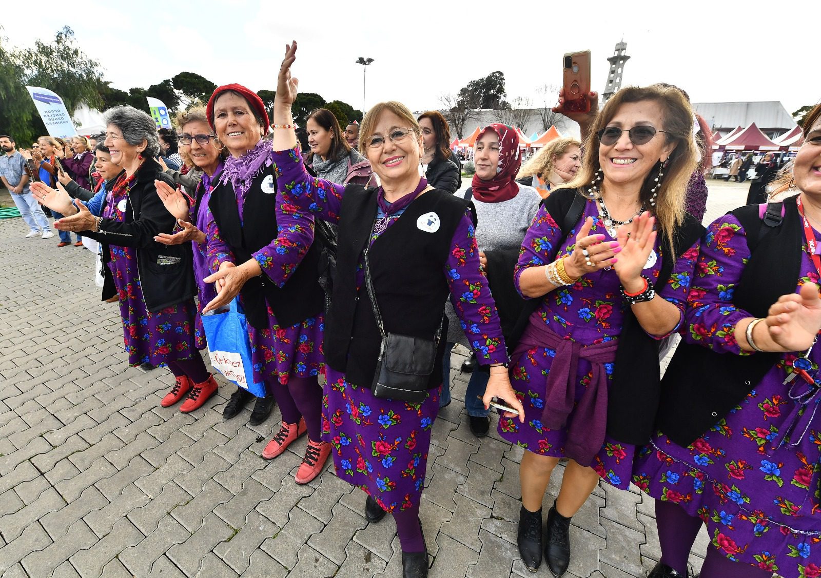 İzmir’de festival havasında Kadınlar Günü kutlaması