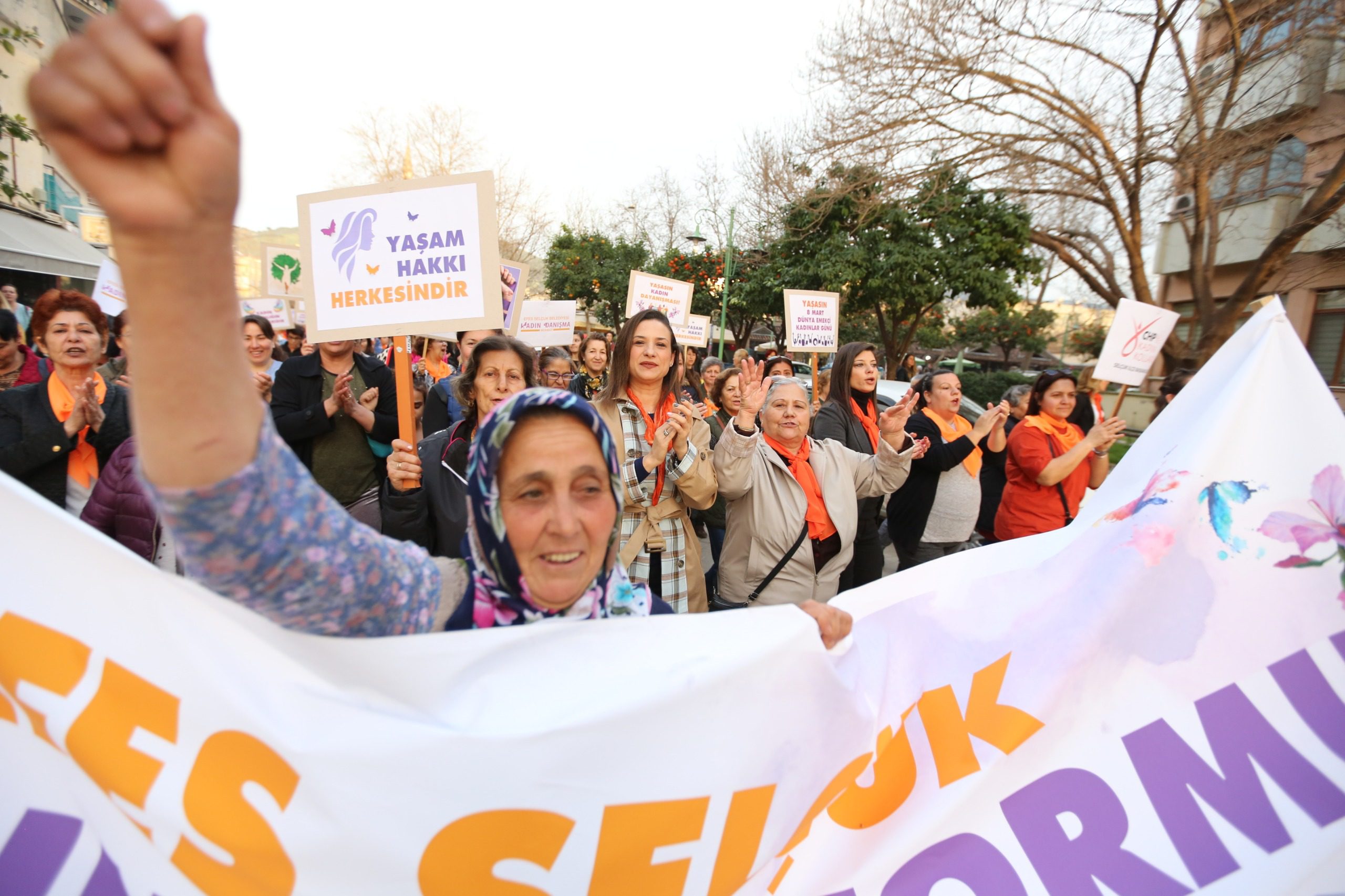 8 MART'TA DENGİN CEYHAN İLE KADIN EZGİLERİ: GÜÇLÜ KADINLAR AYDINLIK GELECEK