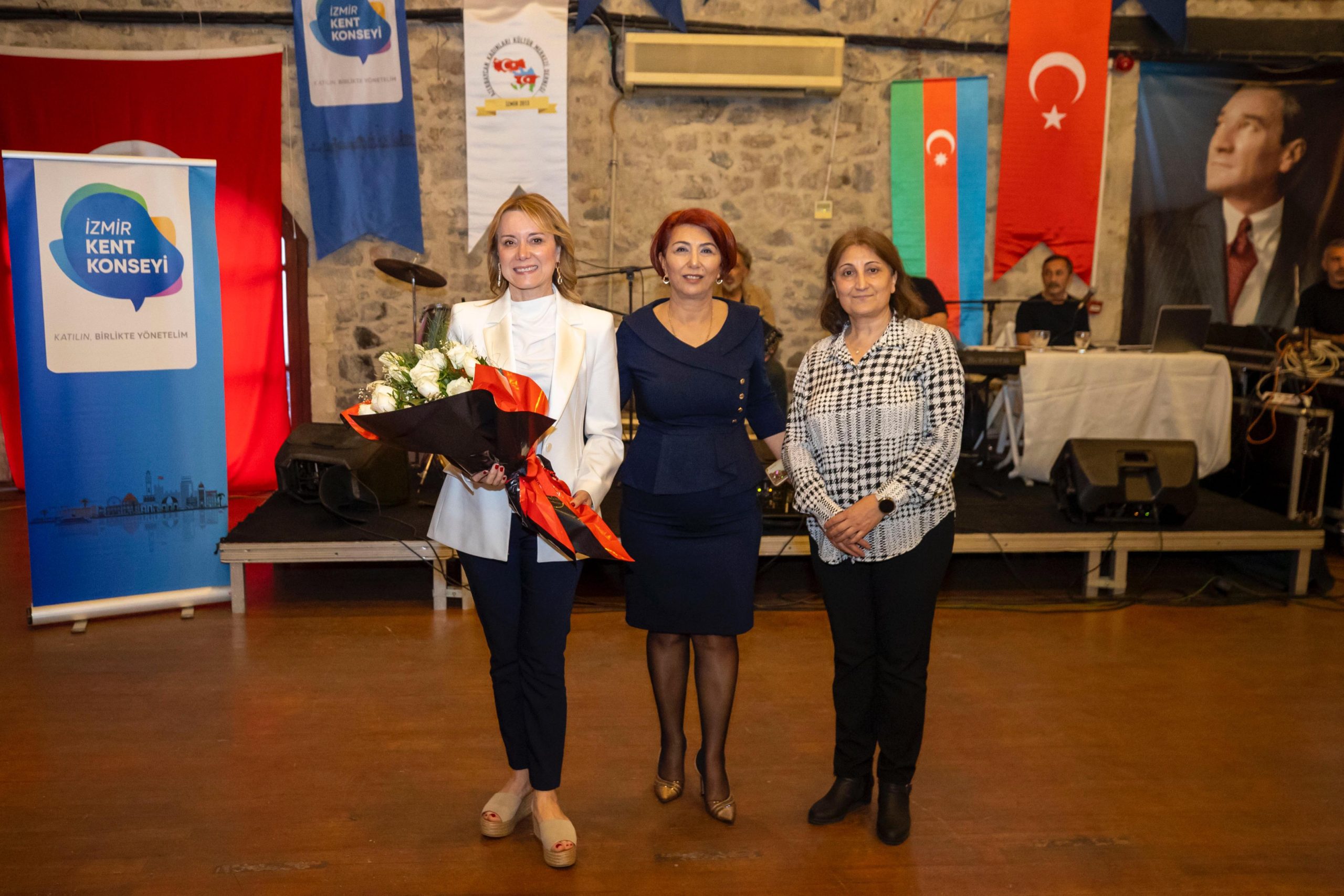 Konak Belediyesi Azerbaycan Kadınları baharı Başkan Mutlu’yla karşıladı
