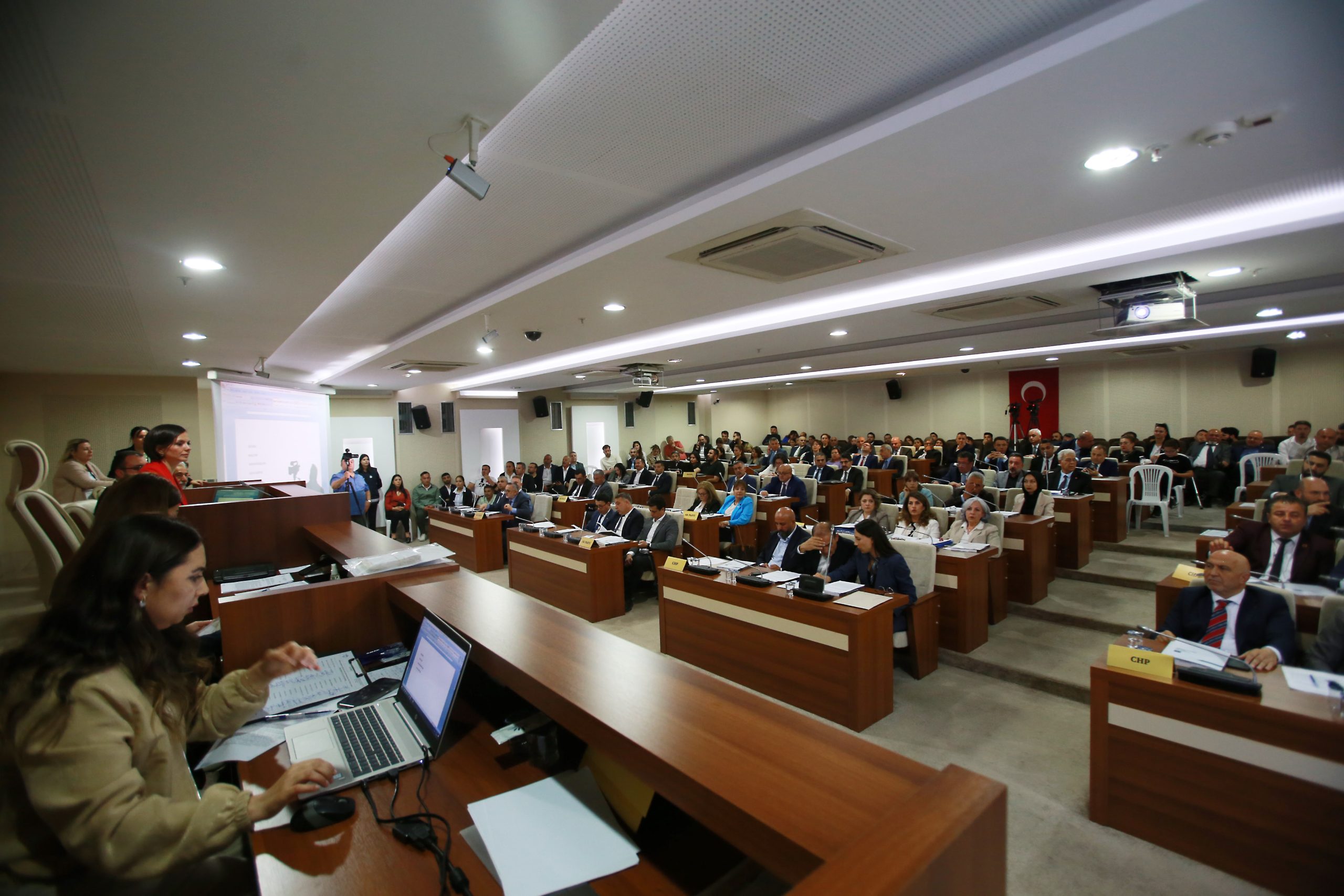 Karabağlar Belediye Meclisi yeni dönem ilk toplantısını gerçekleştirdi