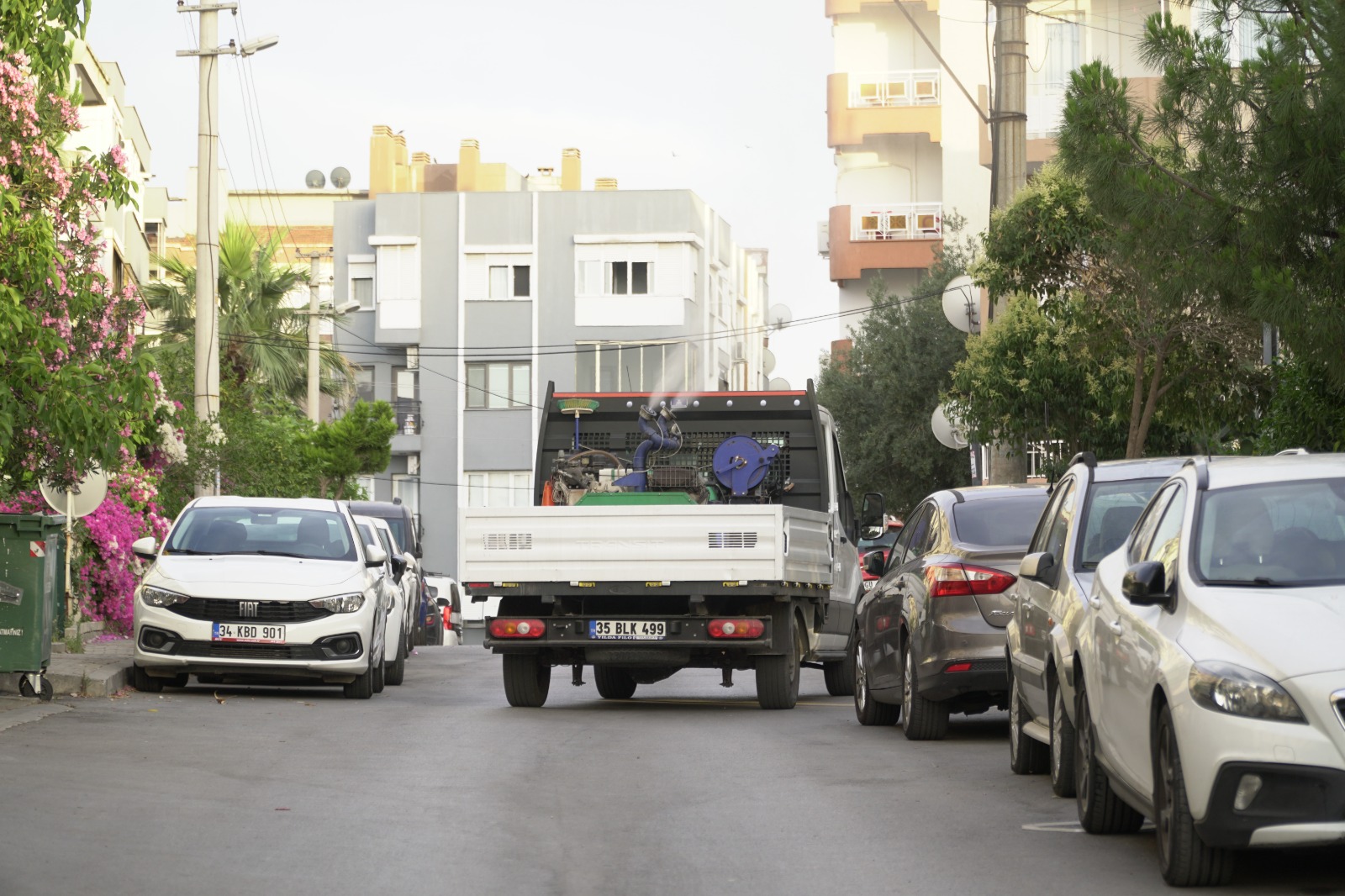 Karabağlar’da mahalle mahalle ilaçlama yapıldı