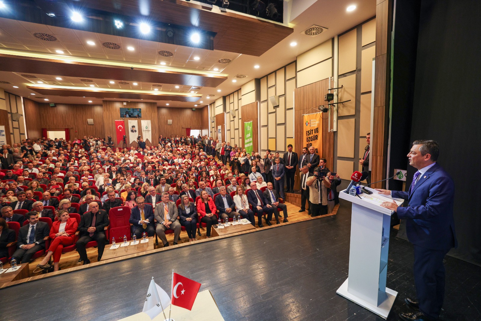 Başkan Mutlu Sosyal Demokrasi Derneği’nin panelinde konuştu