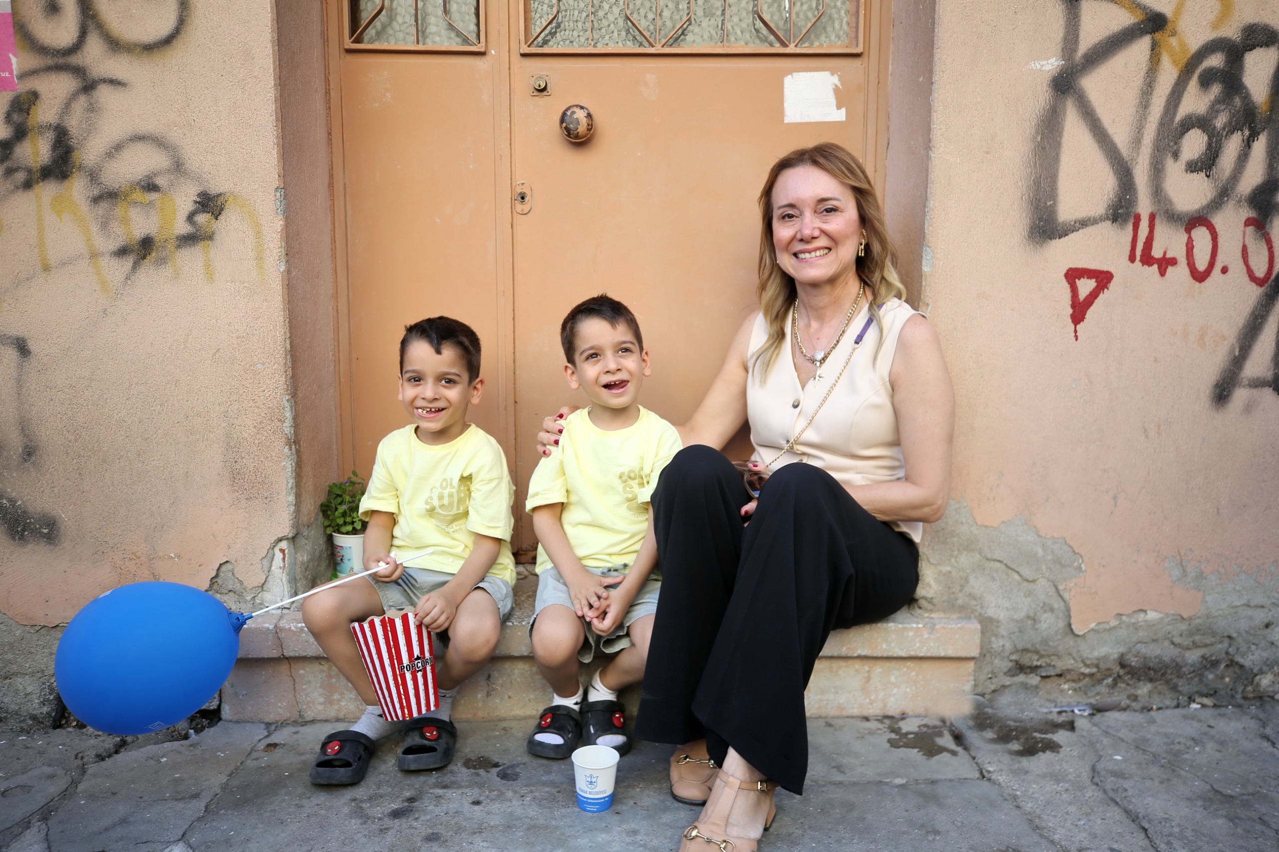 ‘Mutlu Çocuklar Sokağı’ ile Konak’ta sokaklar çocukların oyun alanı oldu