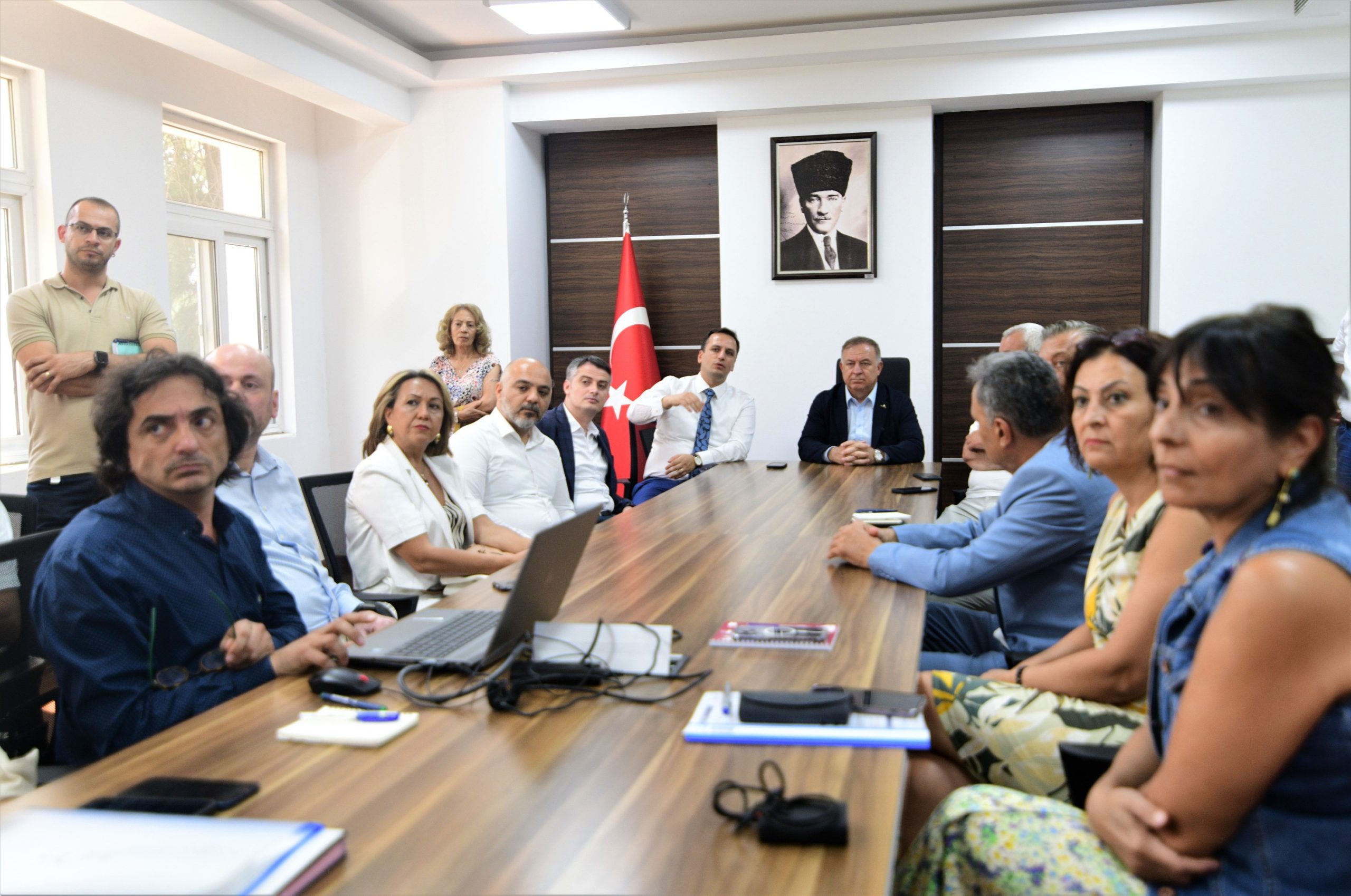 Gökan Zeybek Bornova’yı ziyaret etti, yatırımları yerinde inceledi