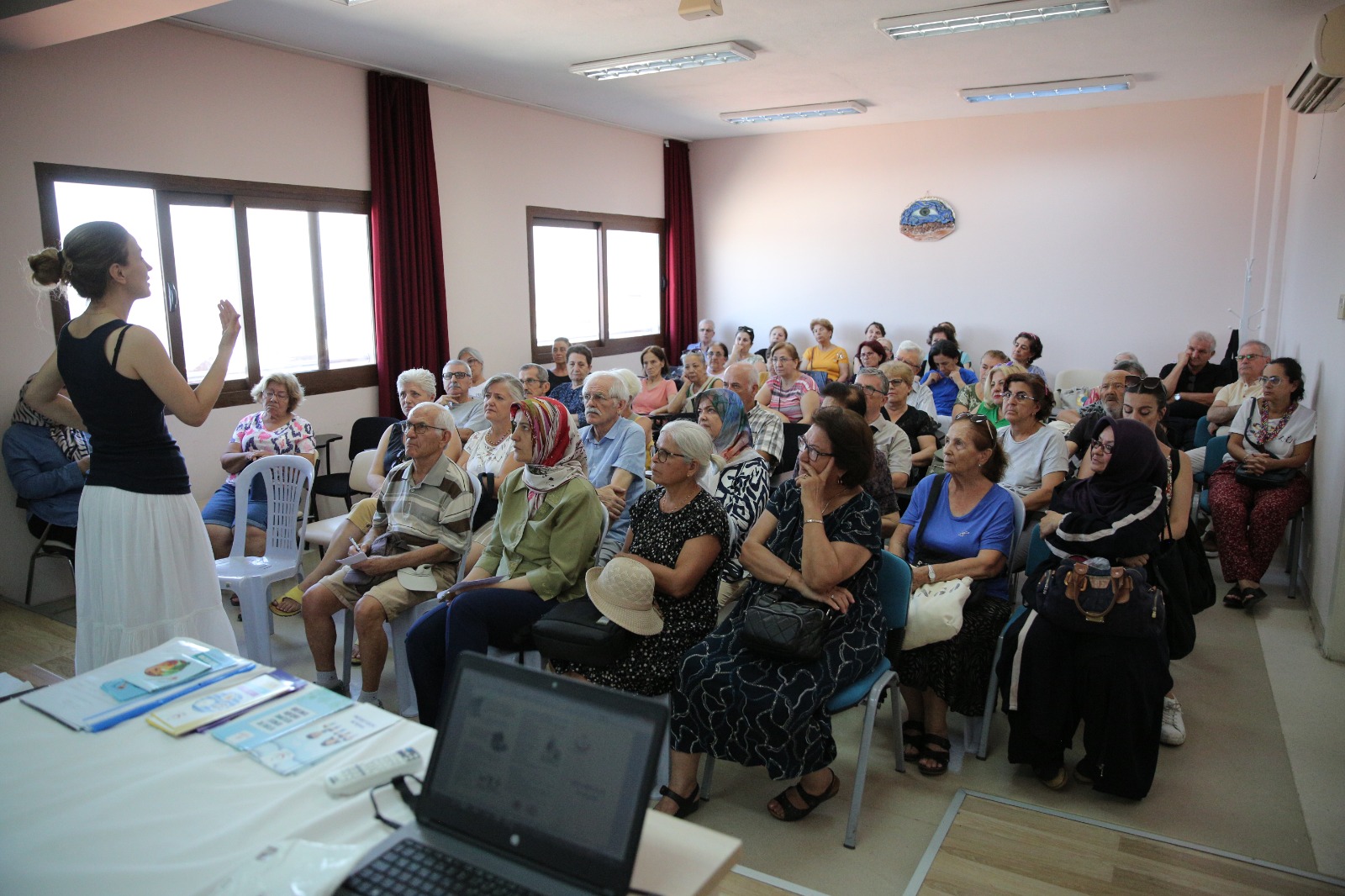 Konak’ta sağlıklı hizmet yayılıyor: ‘İleri Yaş’ kursiyerlerine ücretsiz tarama