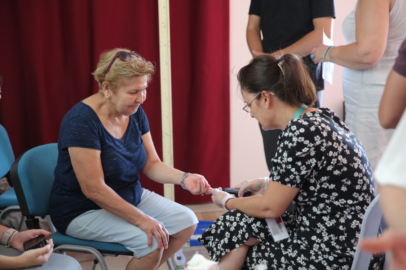 Konak’ta sağlıklı hizmet yayılıyor: ‘İleri Yaş’ kursiyerlerine ücretsiz tarama