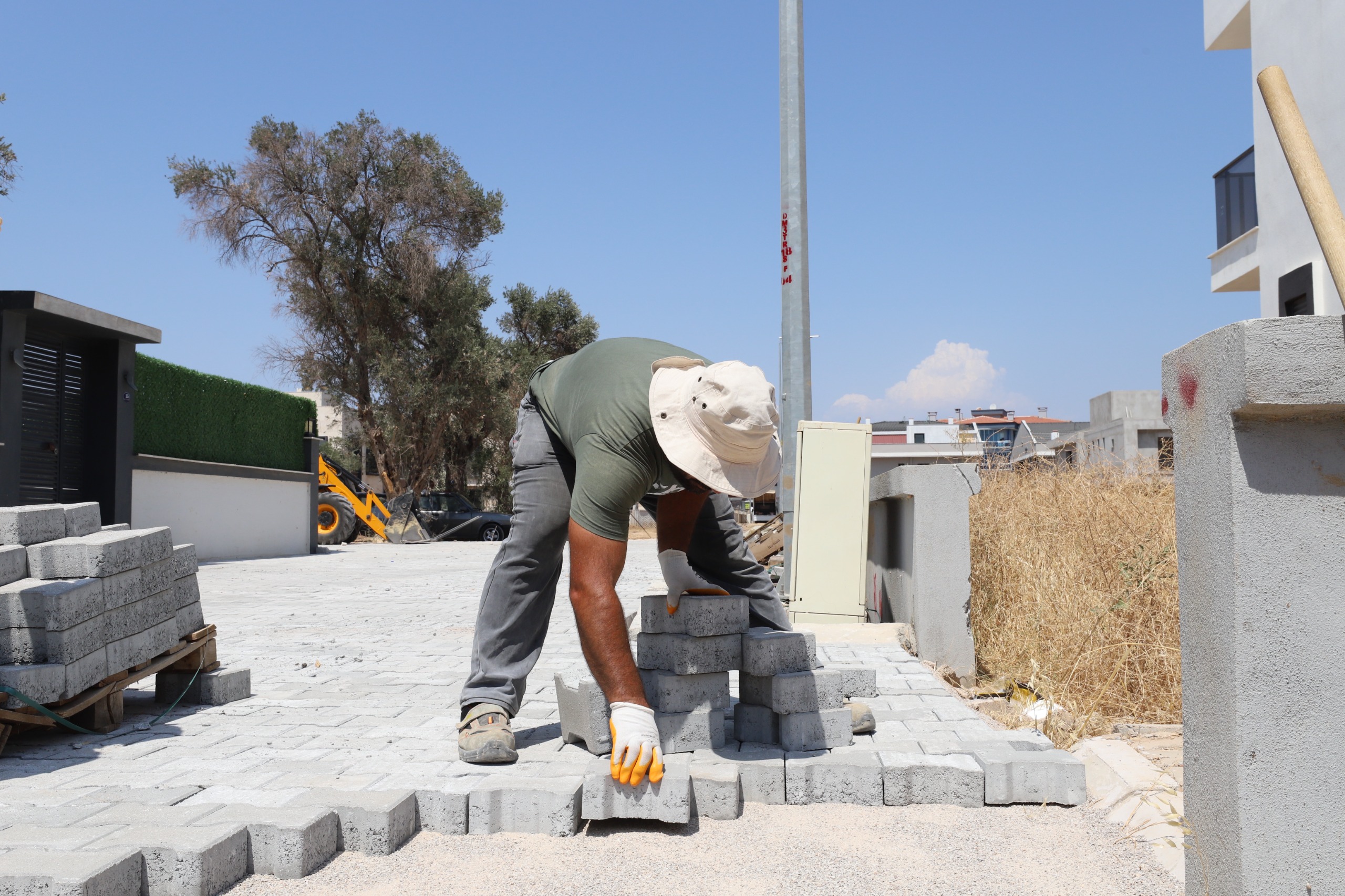 Menderes’te Yollar Yenileniyor