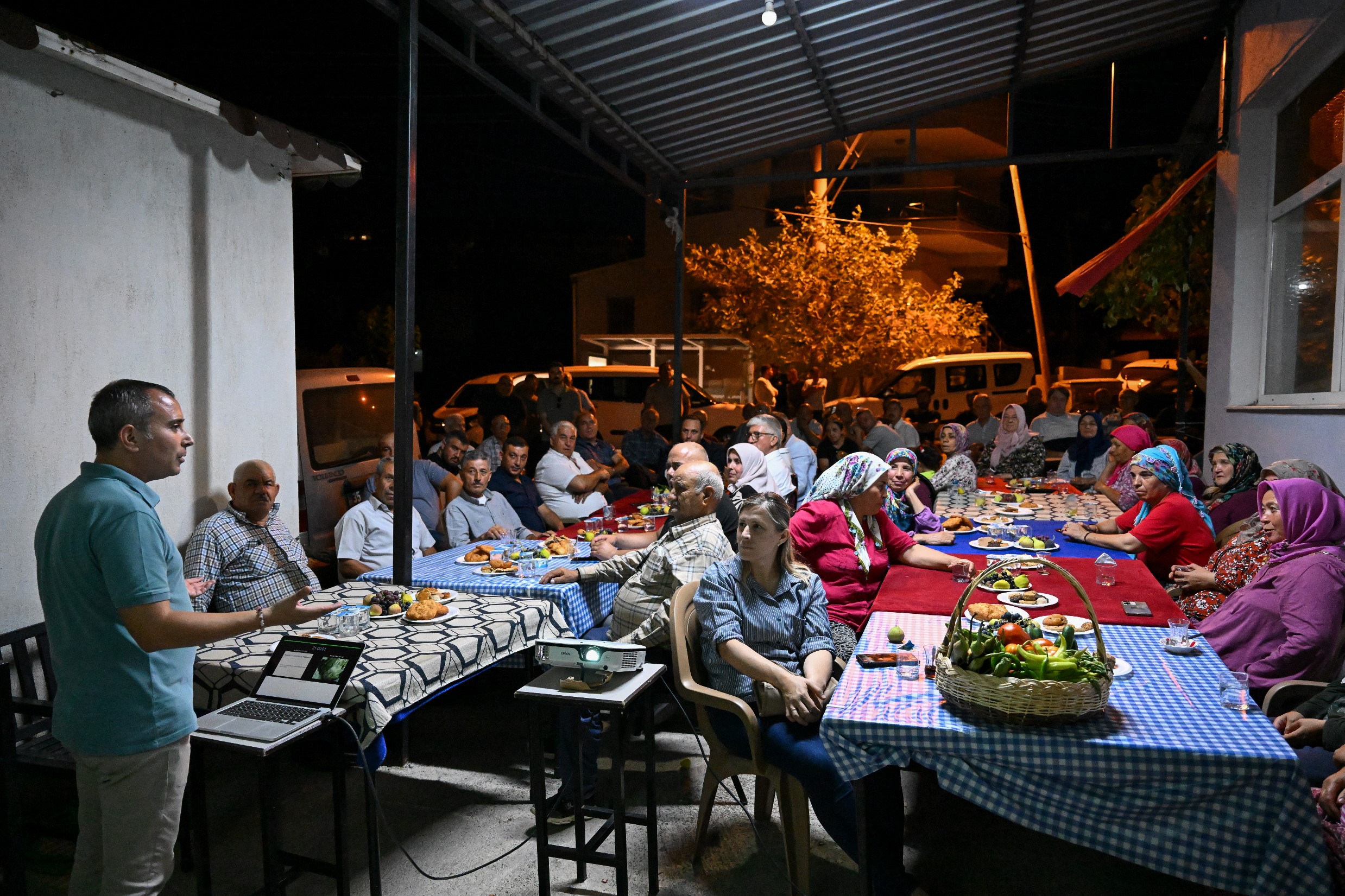 Kışlık sebzeler Bornova Belediyesi'nden