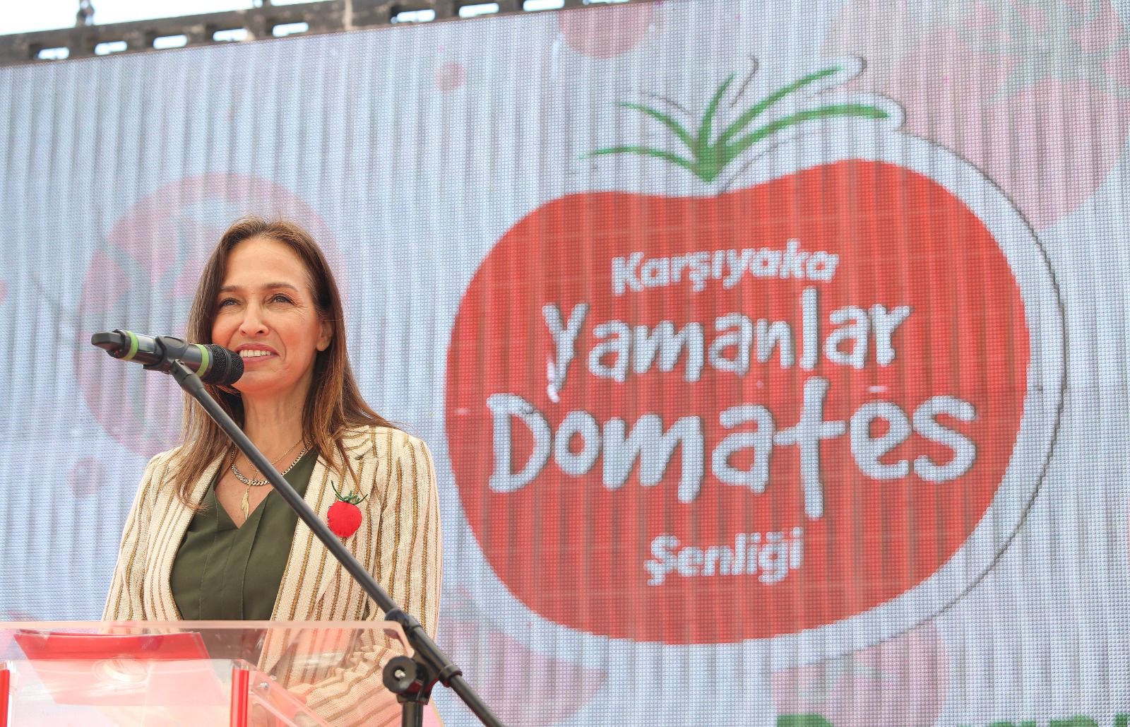 Yamanlar Domates Şenliği Karşıyaka’ya renk kattı