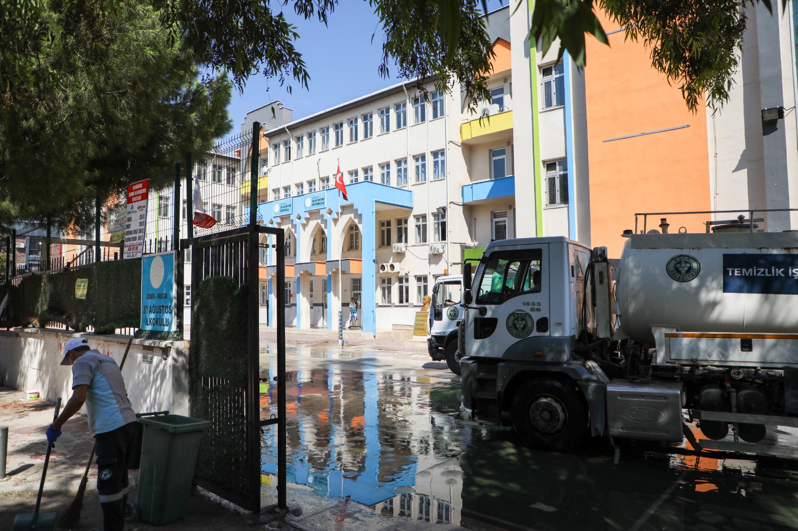 Buca Belediyesi’nden okullarda temizlik seferberliği