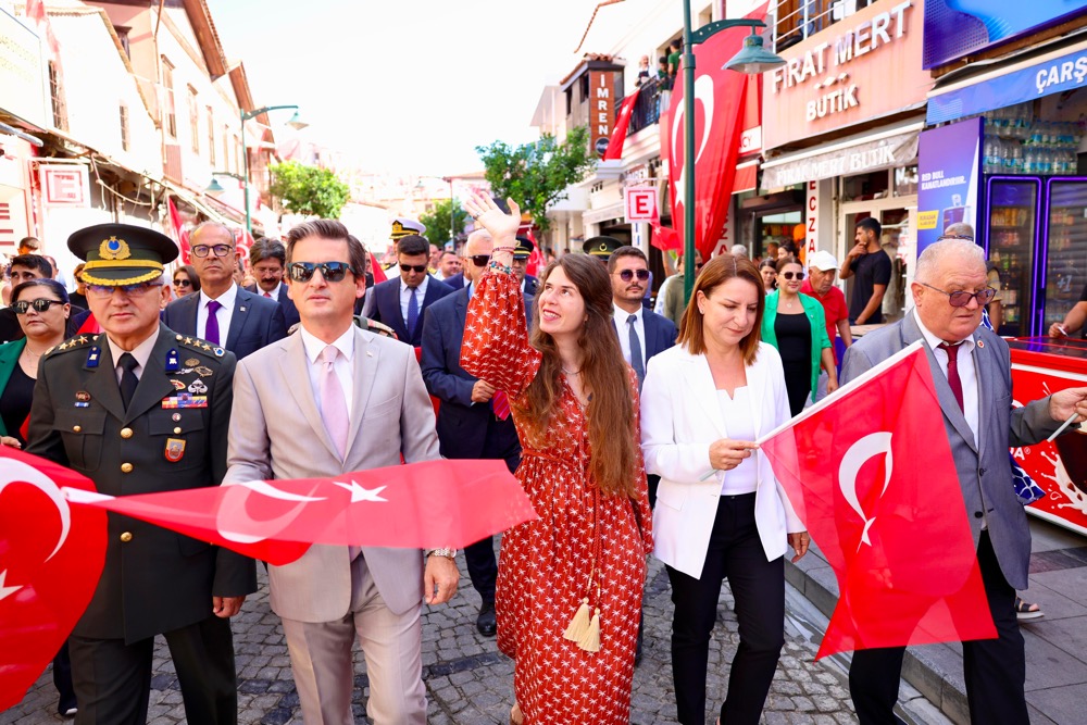 Çeşme Festivali Yeni Türkü ile Görkemli Bir Final Yaptı 