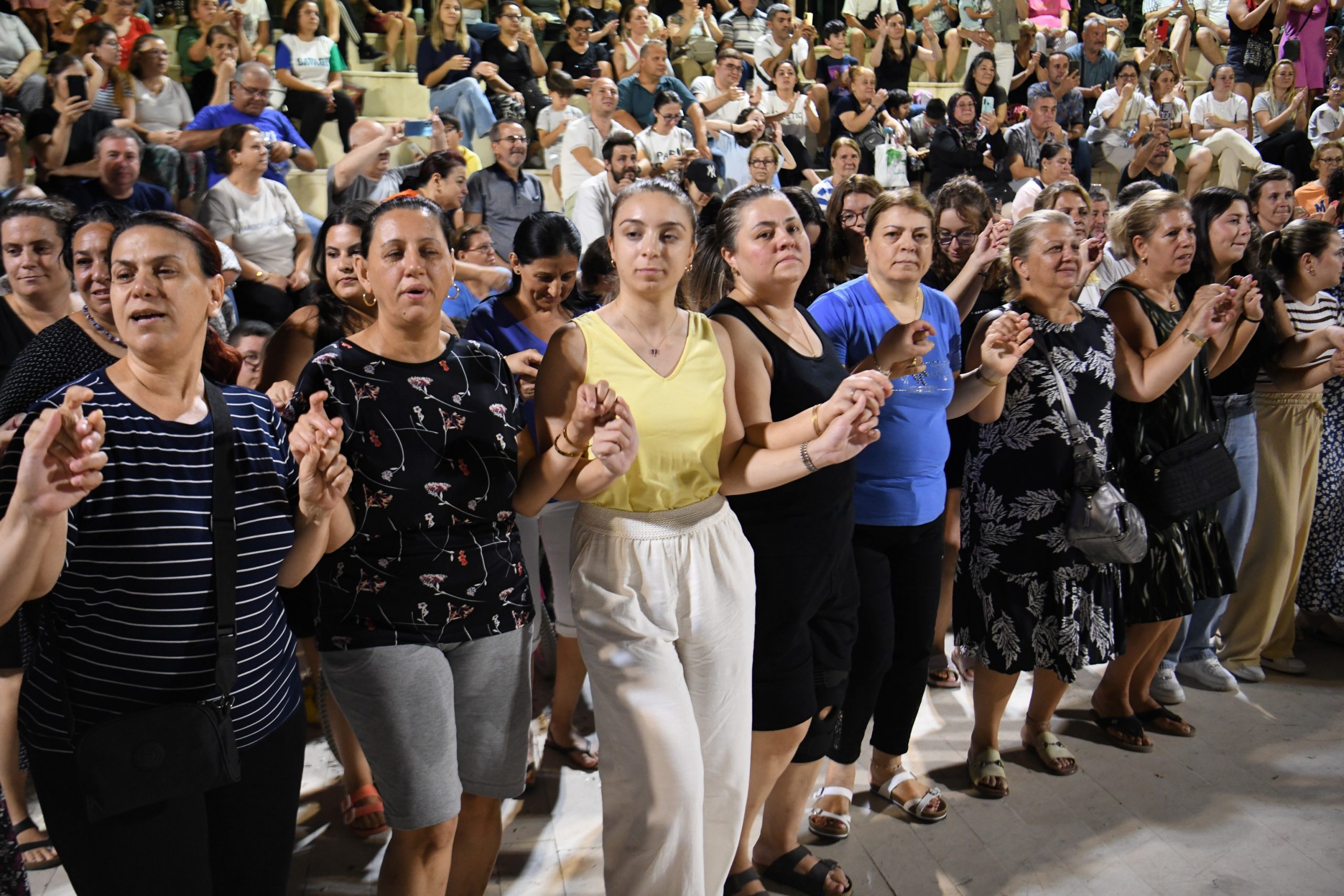 Bornova'da yaz akşamlarına Balkan esintisi