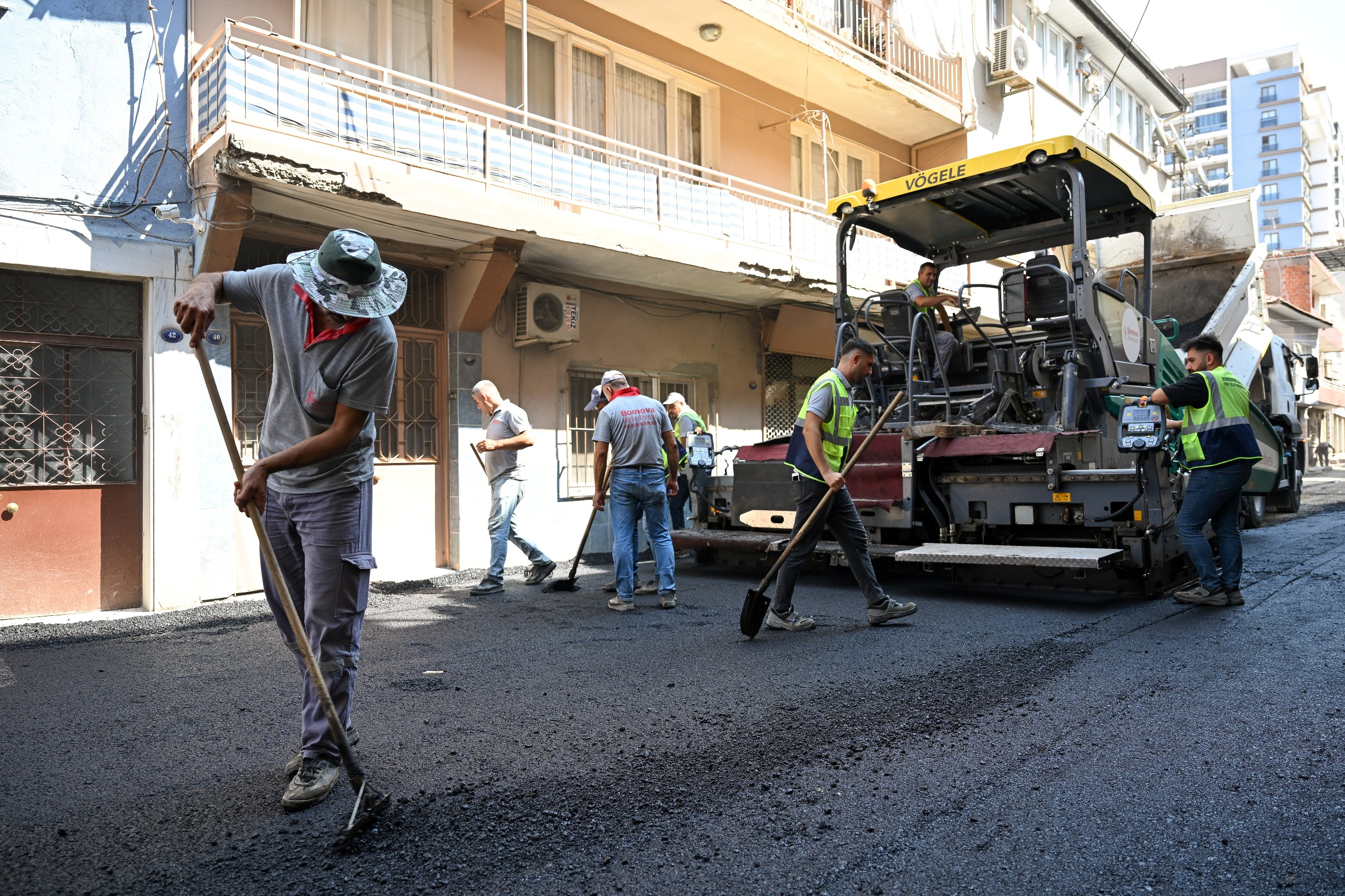 Bornova’da asfalt seferberliği  ‘Aynası iştir kişinin’