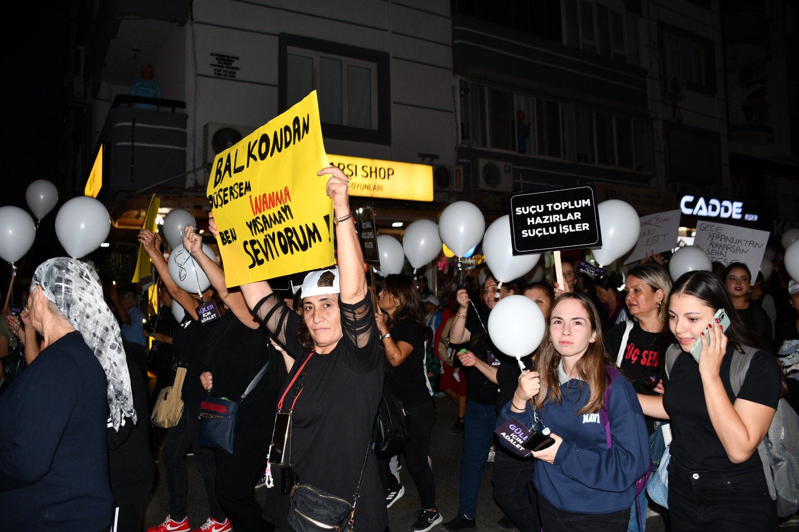 Kırık Saçlar Özgürlüğe Torbalı’da yürüdü