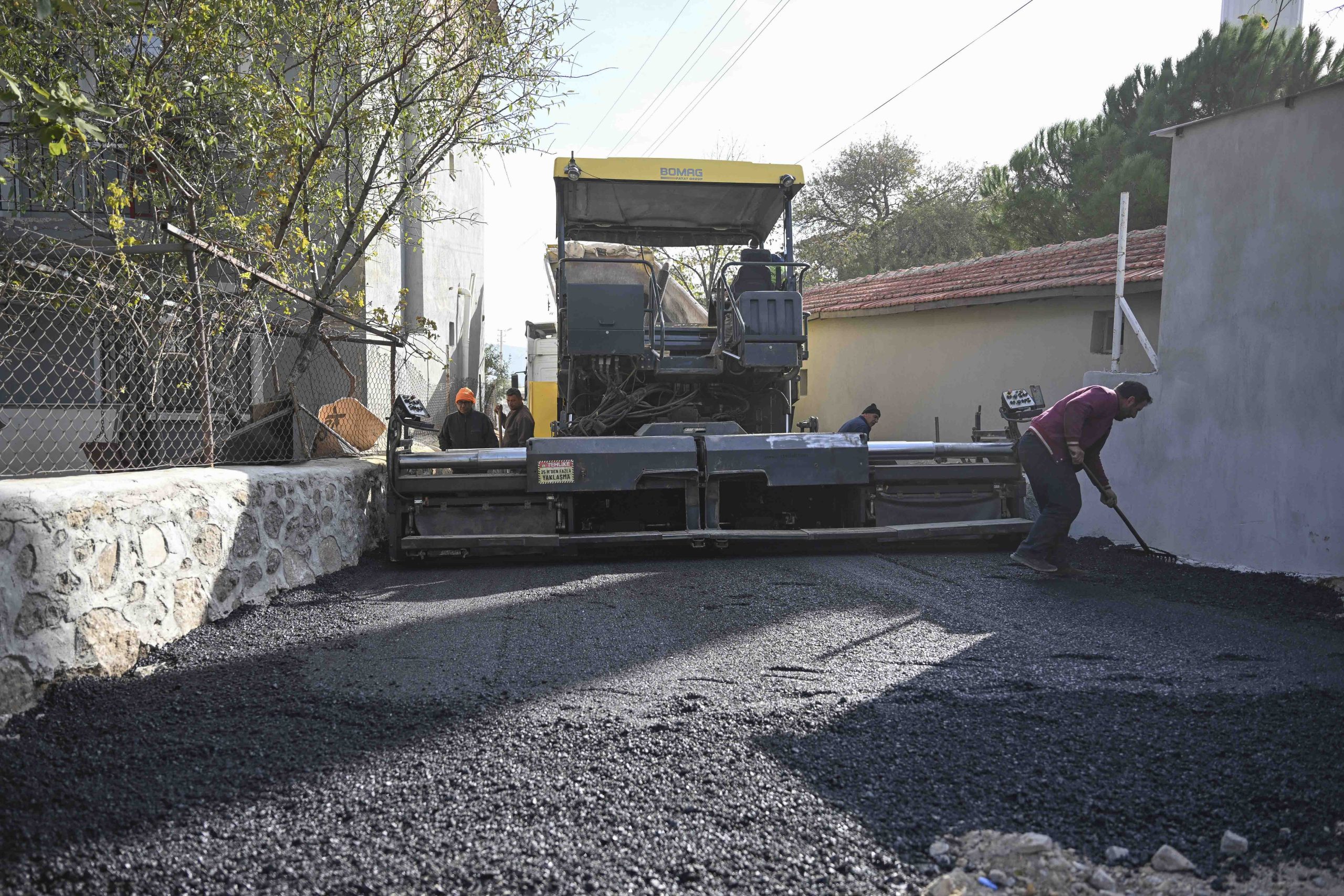 Bornova’da yol seferberliği