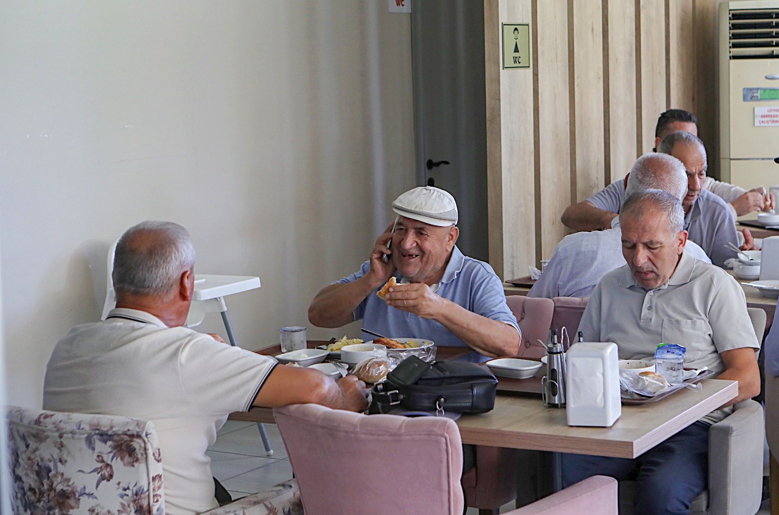 Bayraklı'da üçüncü kent lokantası açıldı