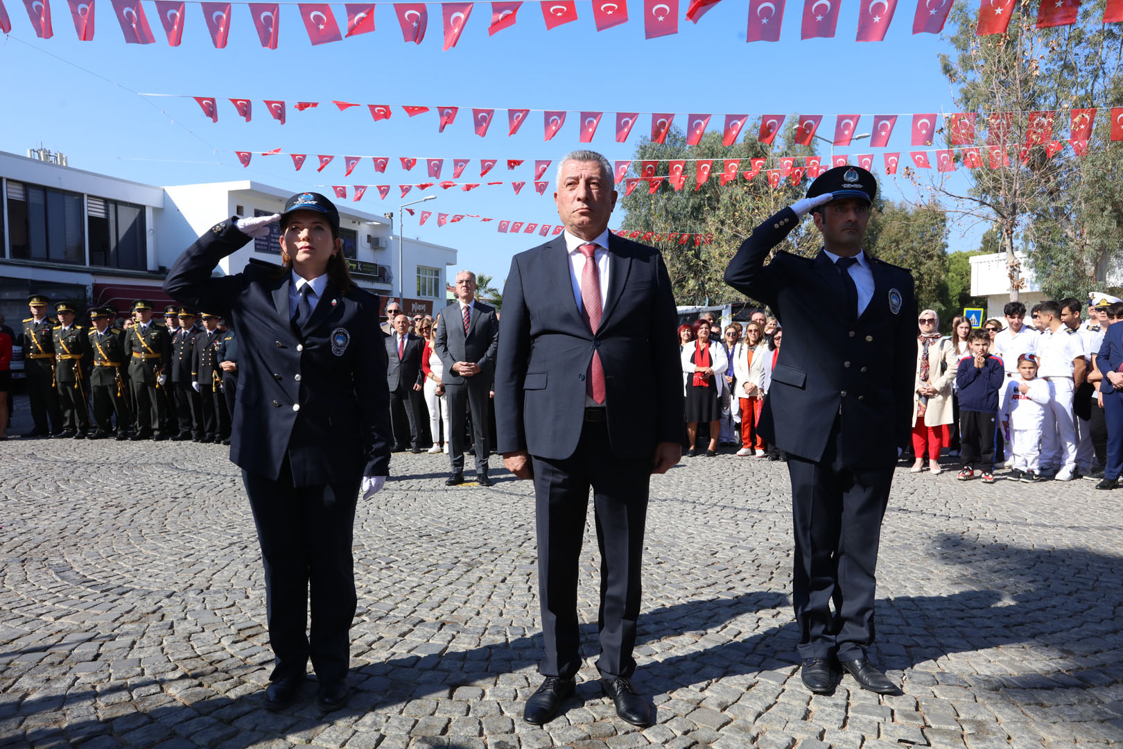 Güzelbahçe’de Ata’nın Huzuruna Çelenk Sunuldu