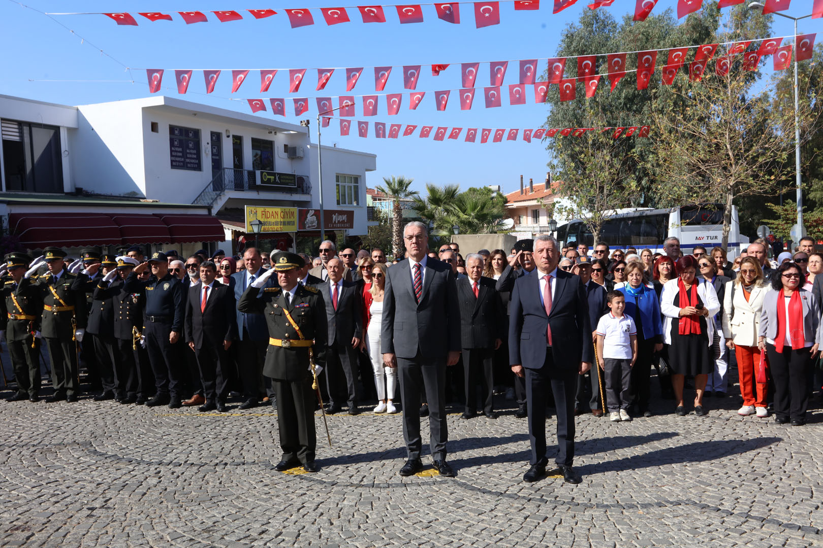 Güzelbahçe’de Ata’nın Huzuruna Çelenk Sunuldu