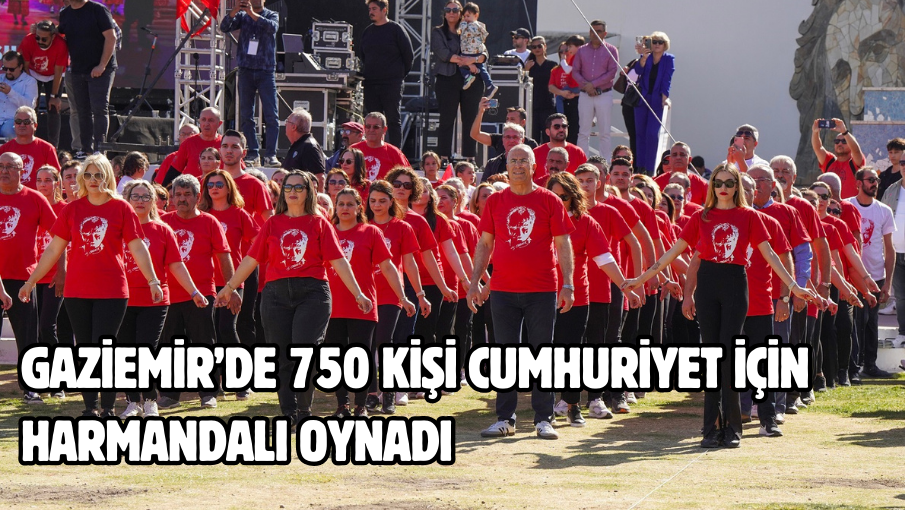 Gaziemir’de 750 kişi Cumhuriyet için harmandalı oynadı