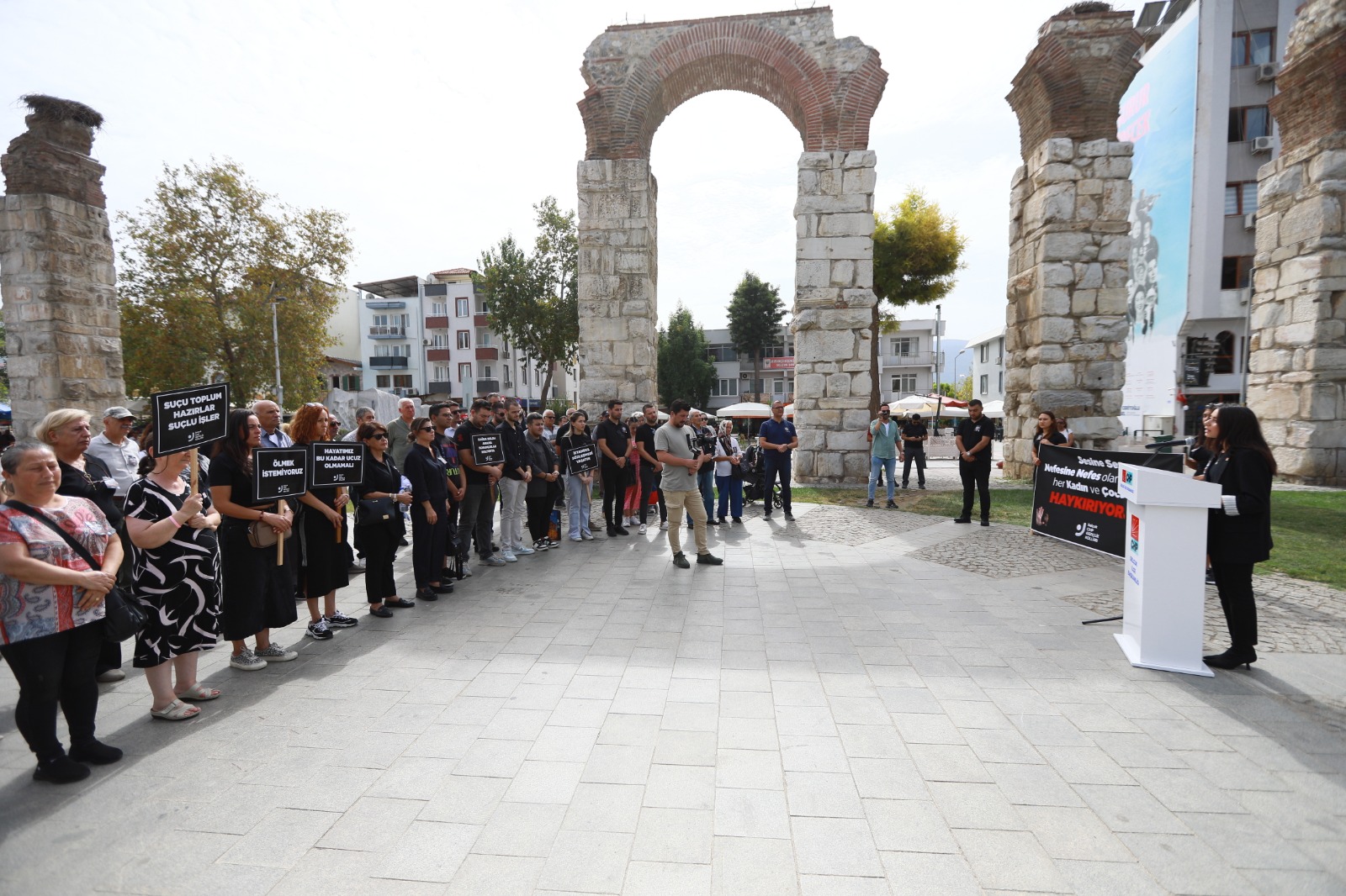 CHP GENÇLİK KOLLARINDAN BASIN AÇIKLAMASI: KALANLARIN GİDENLERE BORCUDUR MÜCADELE