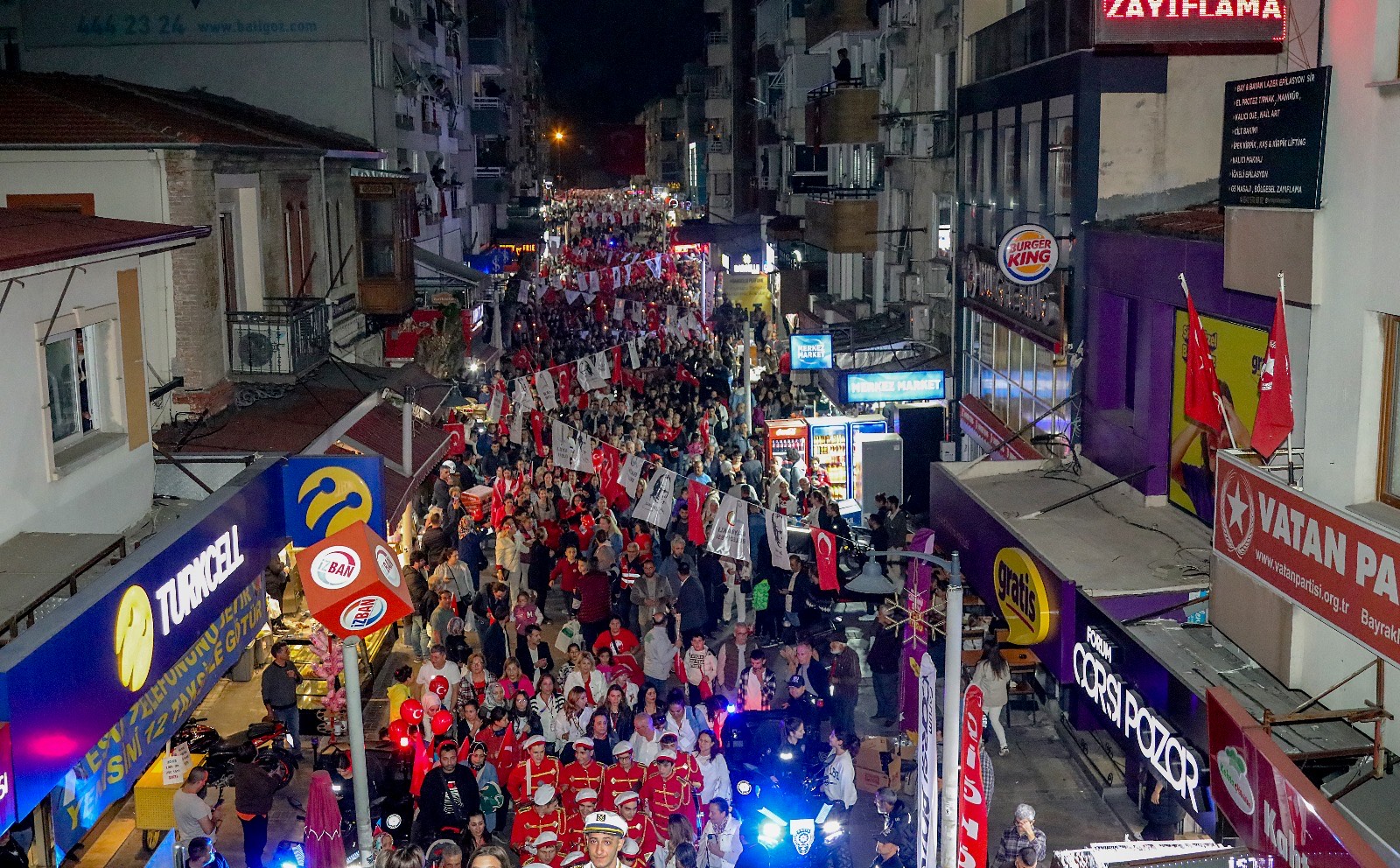 Bayraklı’da Cumhuriyet meşalesi 101’inci yılında büyük coşku 