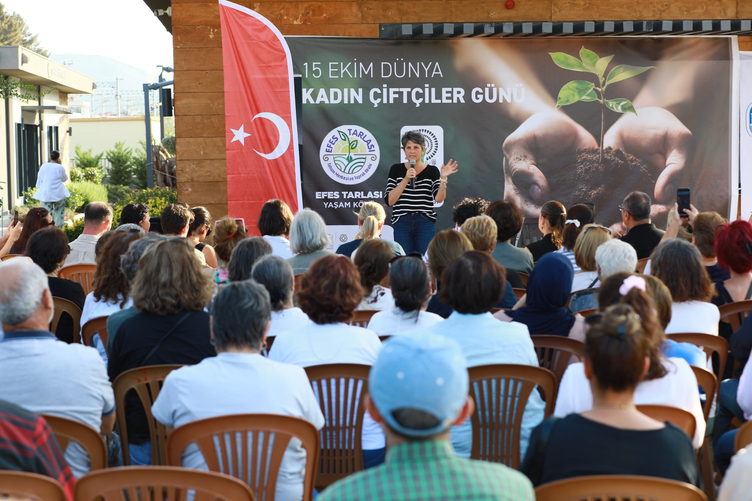  Armağan Portakal kadın çiftçilere “Toprağın Ritmini” anlattı