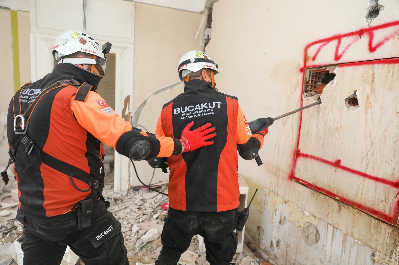 İzmir depreminin yıl dönümünde Buca Belediyesi'ne teşekkür belgesi