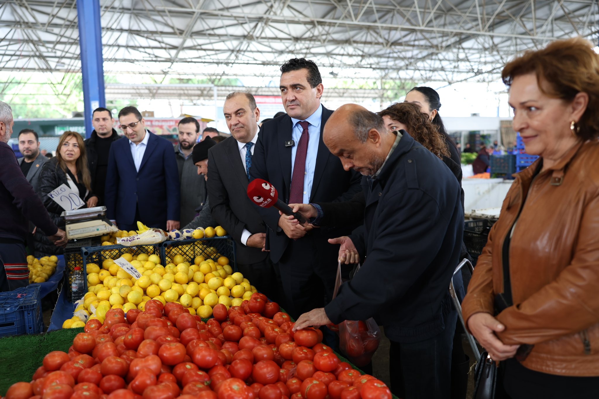 ASLANOĞLU, “AKP VEKİLLERİ KAÇARKEN BİZ VATANDAŞIN AYAĞINA GİDİYORUZ”