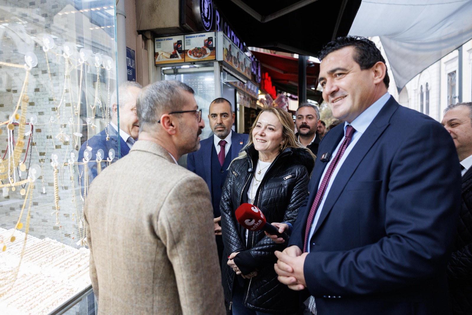 Karasu ve Mutlu sokakta halkın nabzını tuttu