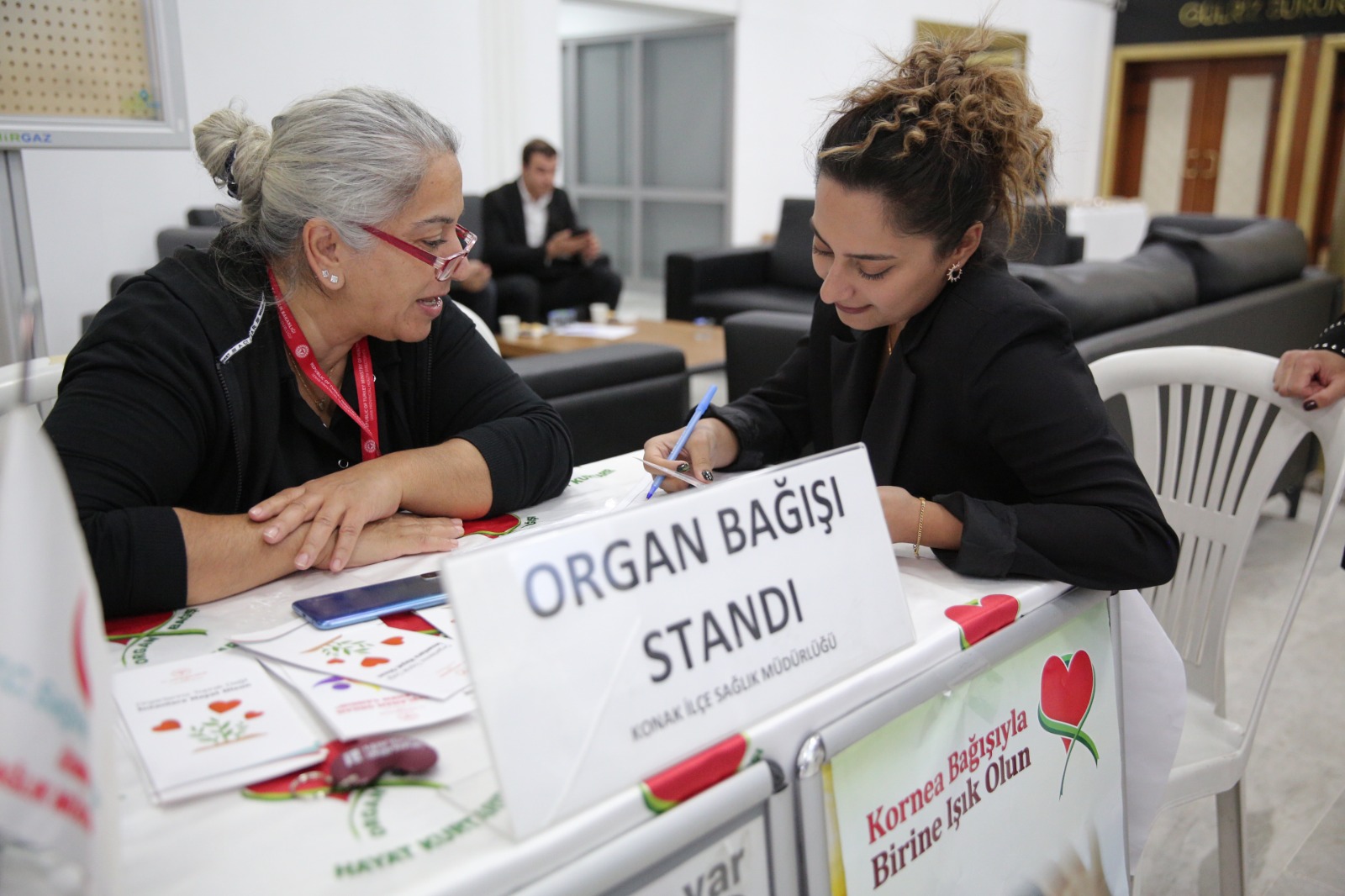 Konak’ta organ bağışı farkındalığı için stant kuruldu