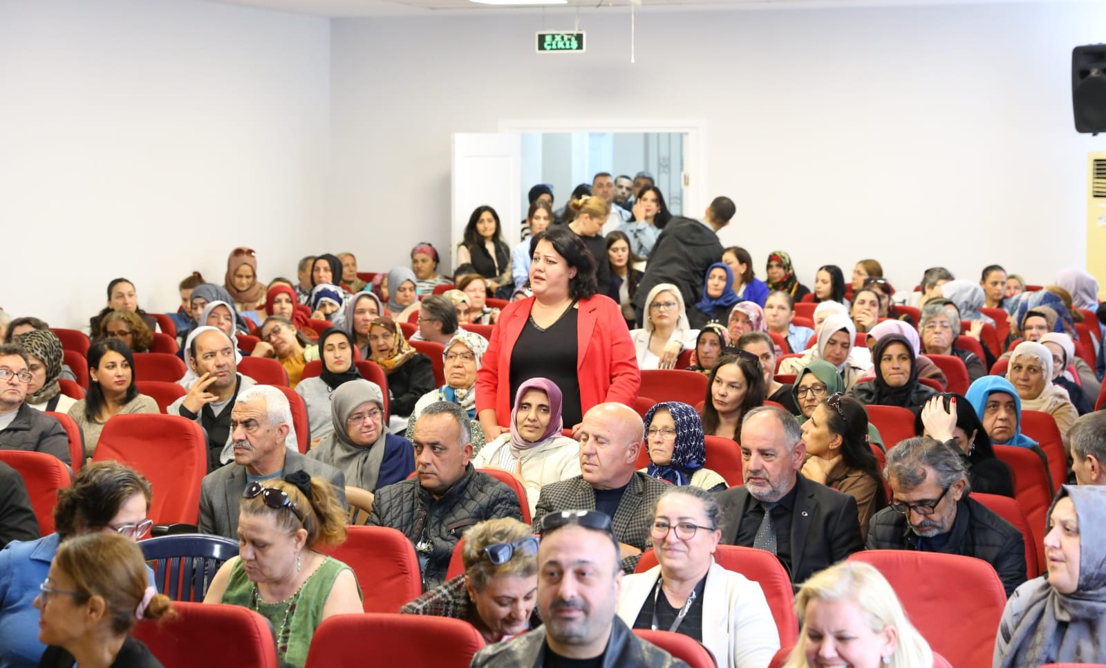 Karabağlar Belediyesi'nden Bağımlılıkla Mücadele Seminerleri başladı