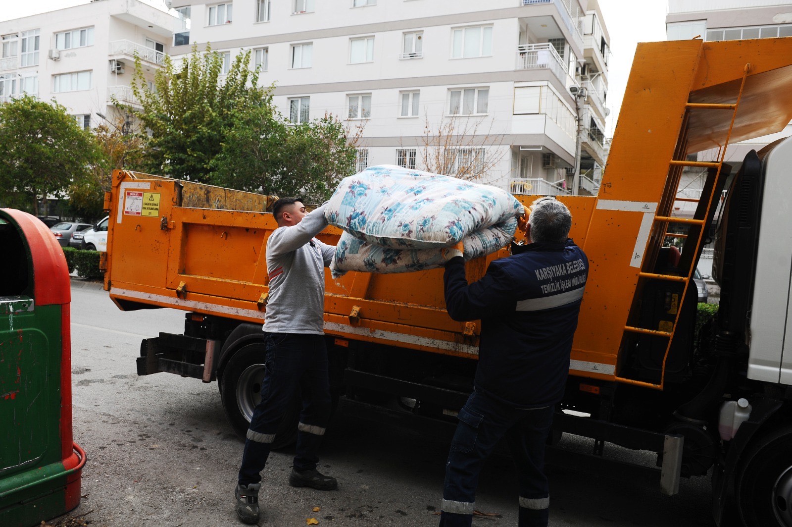 Karşıyaka’da çevre ve görüntü kirliliğine geçit yok 