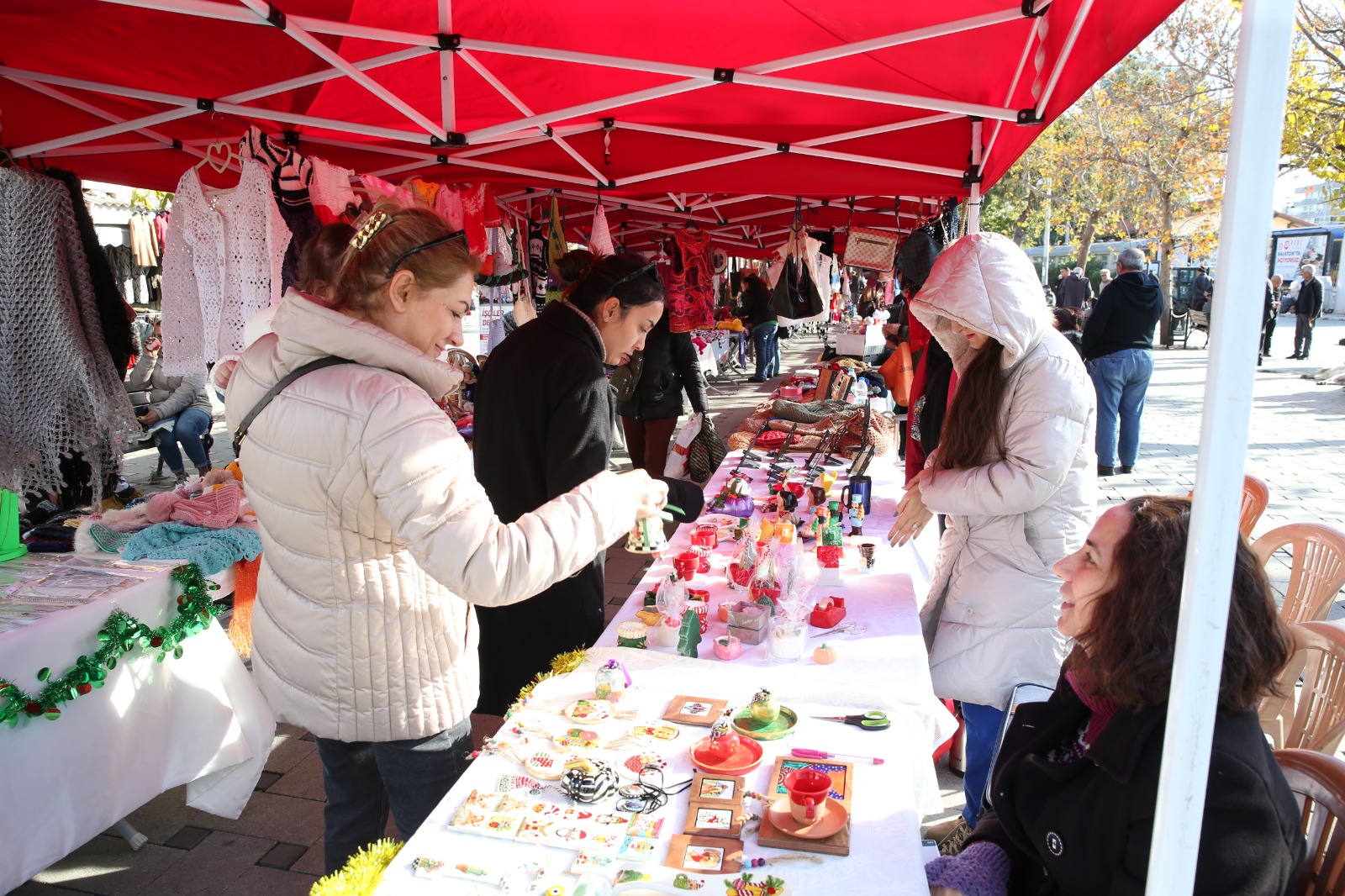 Çiğli’de Yeni Yıl Kermesine Büyük İlgi