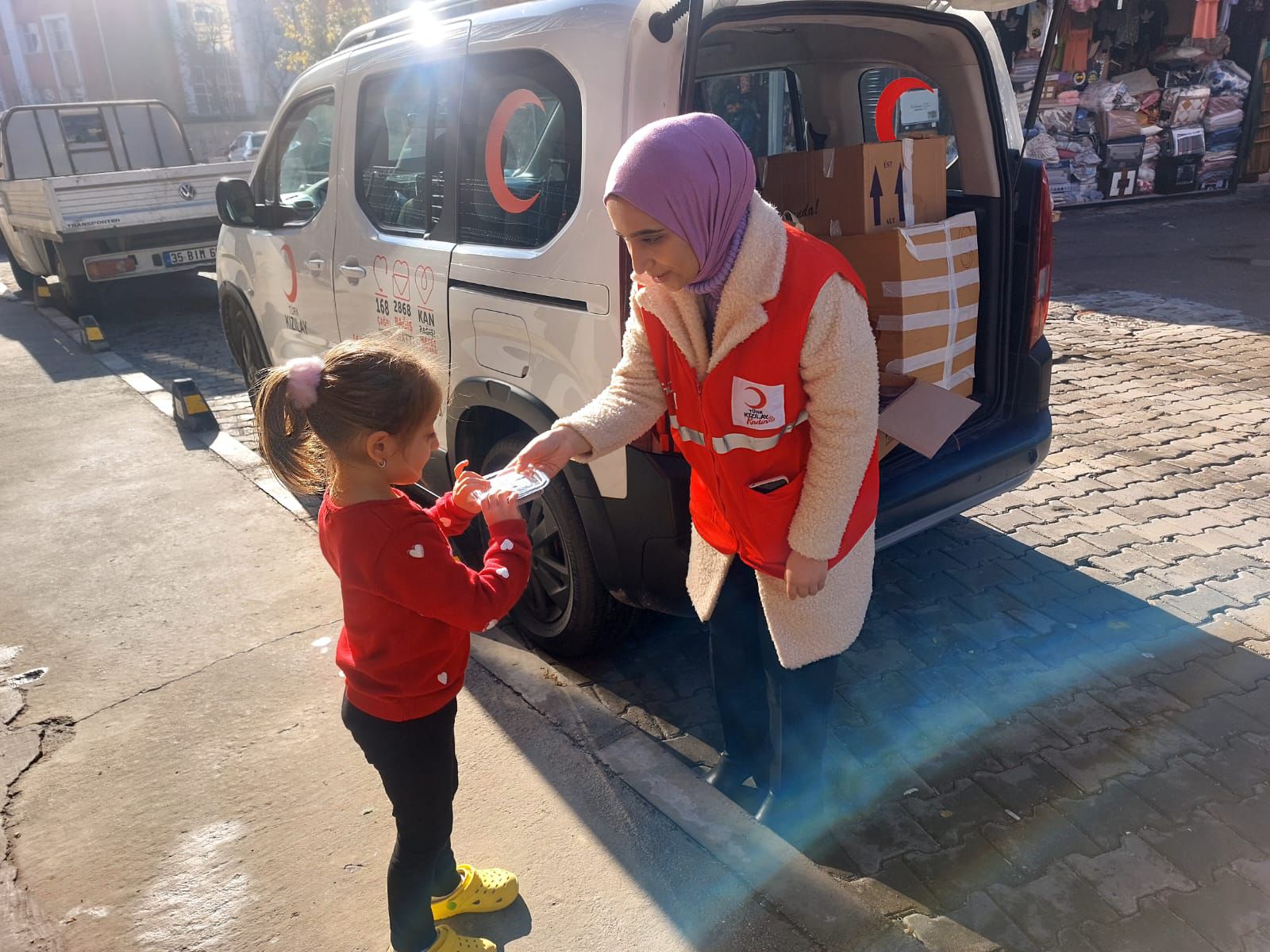 Konak Kızılay Şubesi Her Alanda  hemşerilerinin yanında