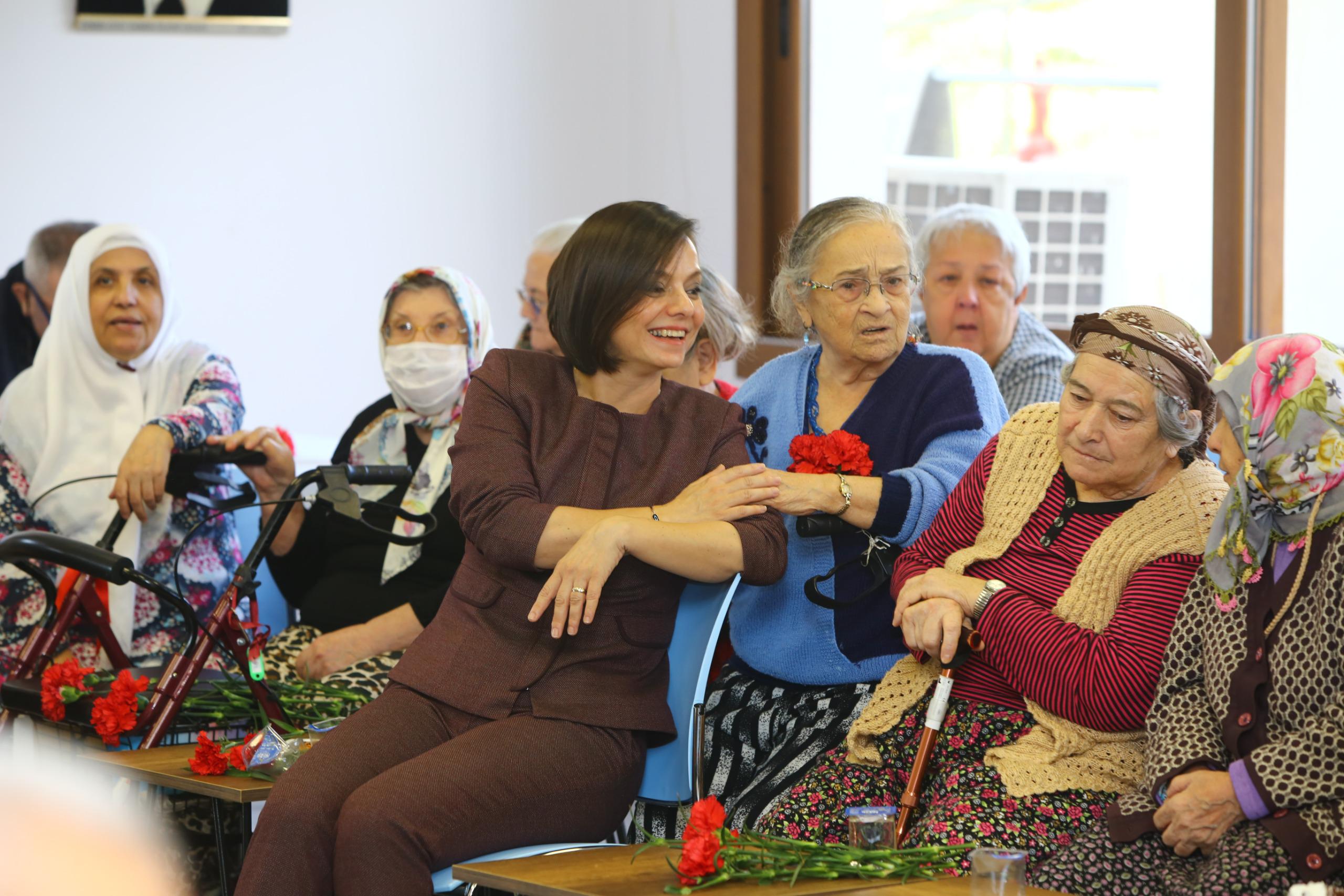 Başkan Kınay’dan Huzurevi’nde anlamlı yeni yıl kutlaması