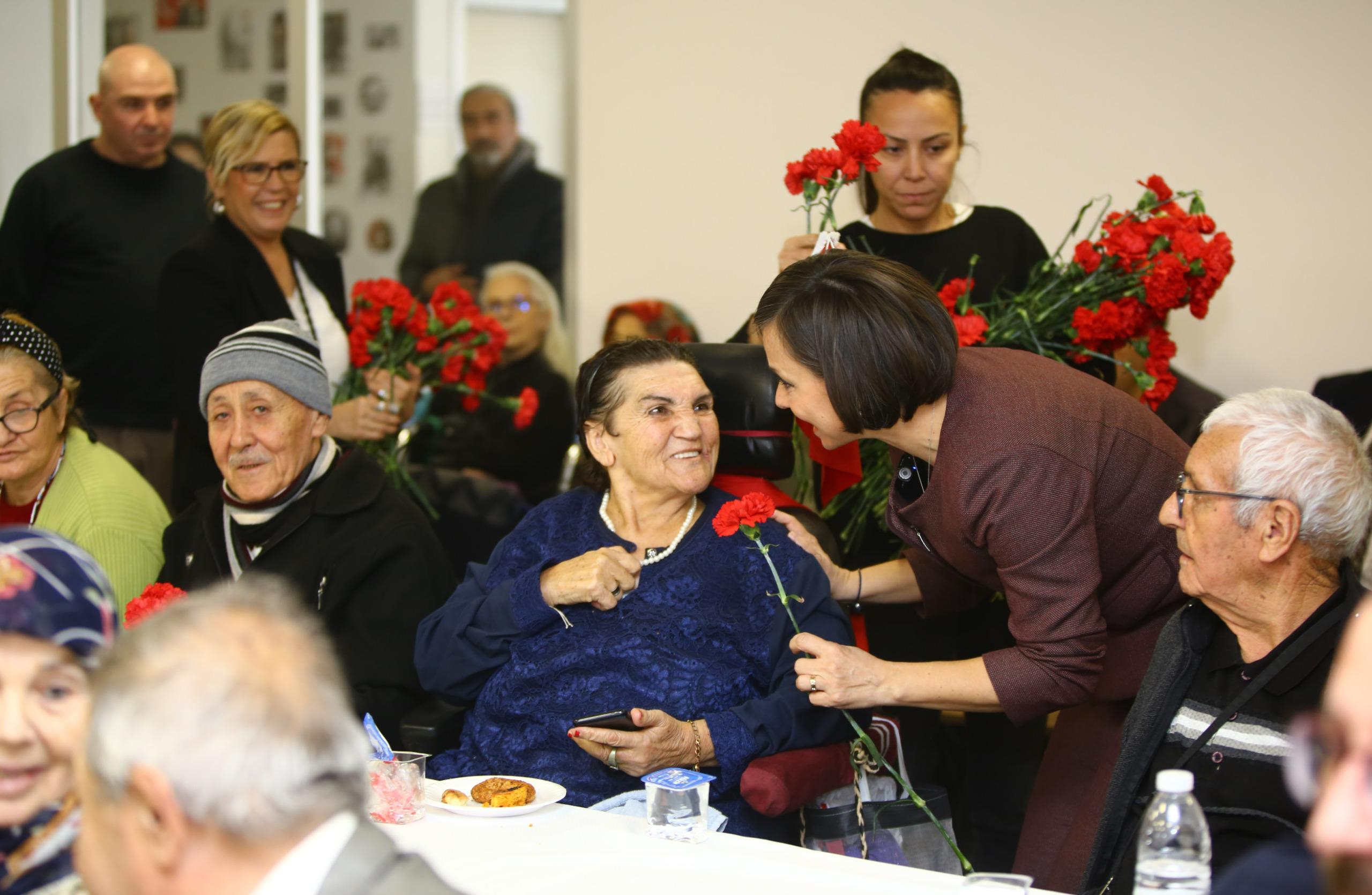 Başkan Kınay’dan Huzurevi’nde anlamlı yeni yıl kutlaması