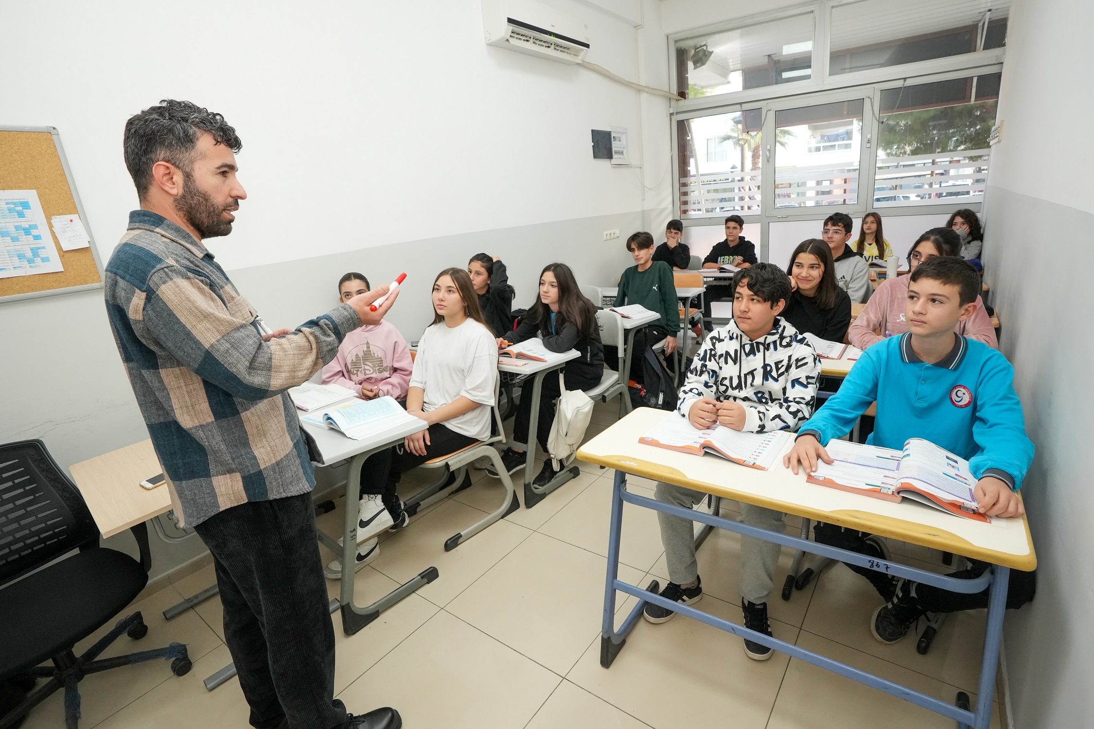 Gaziemir Belediyesi’nden bin 180 öğrenciye ücretsiz eğitim