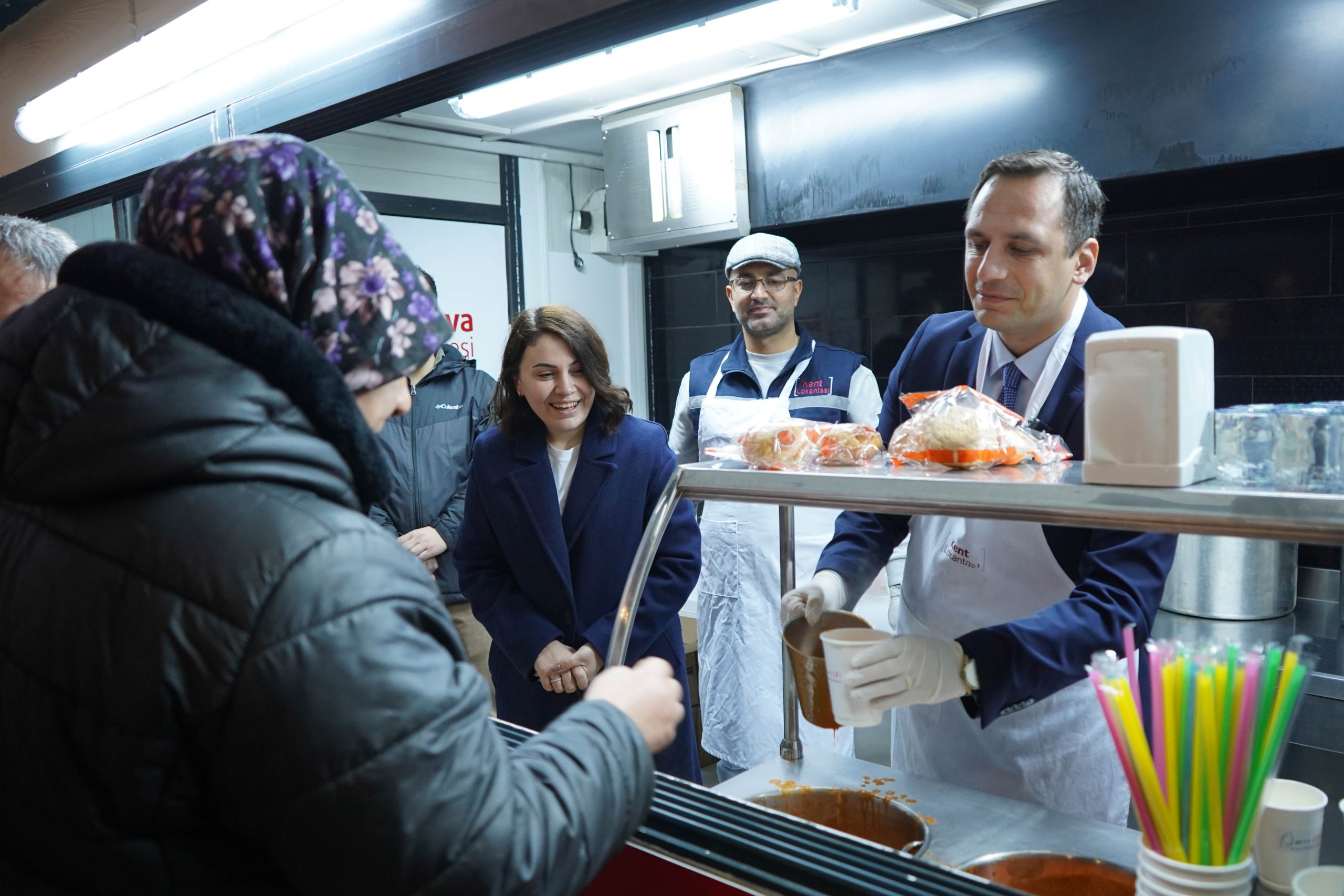 Bornova’da soğuk kış günlerinde içleri ısıtan hizmet