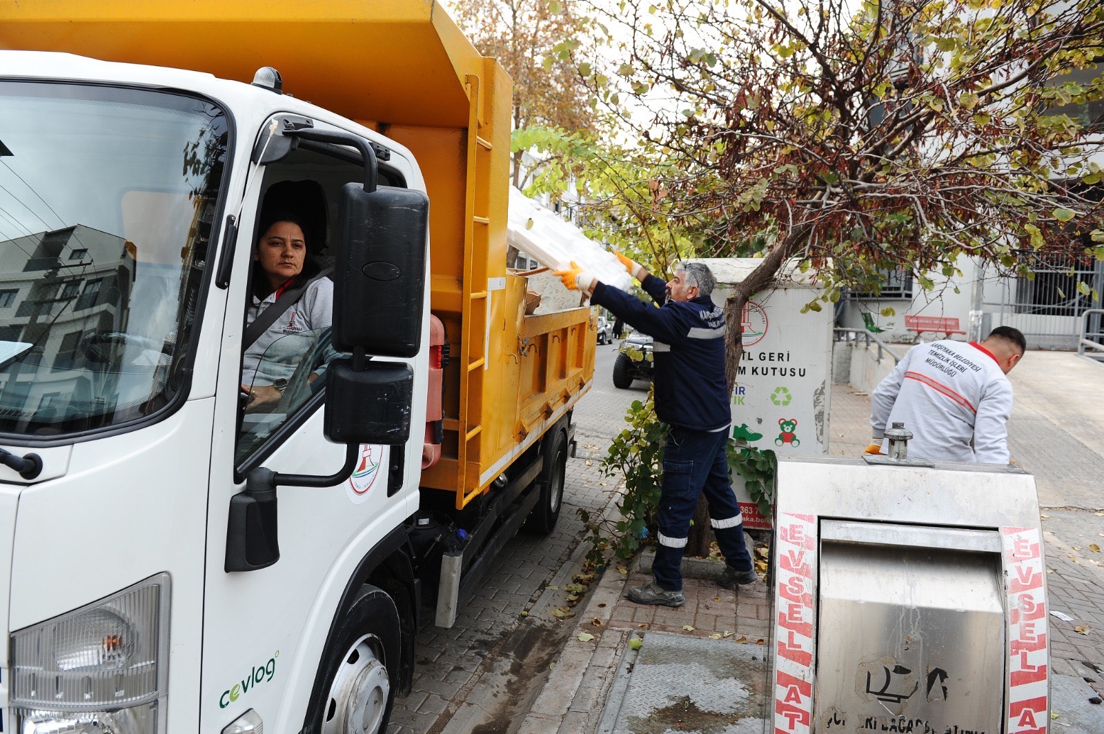 Karşıyaka’da çevre ve görüntü kirliliğine geçit yok 