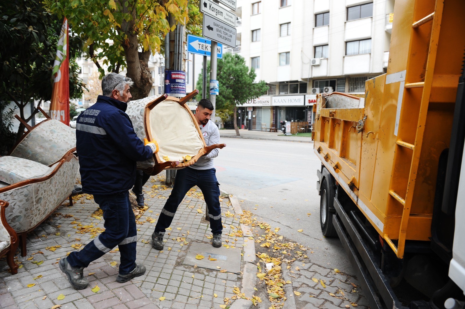 Karşıyaka’da çevre ve görüntü kirliliğine geçit yok 