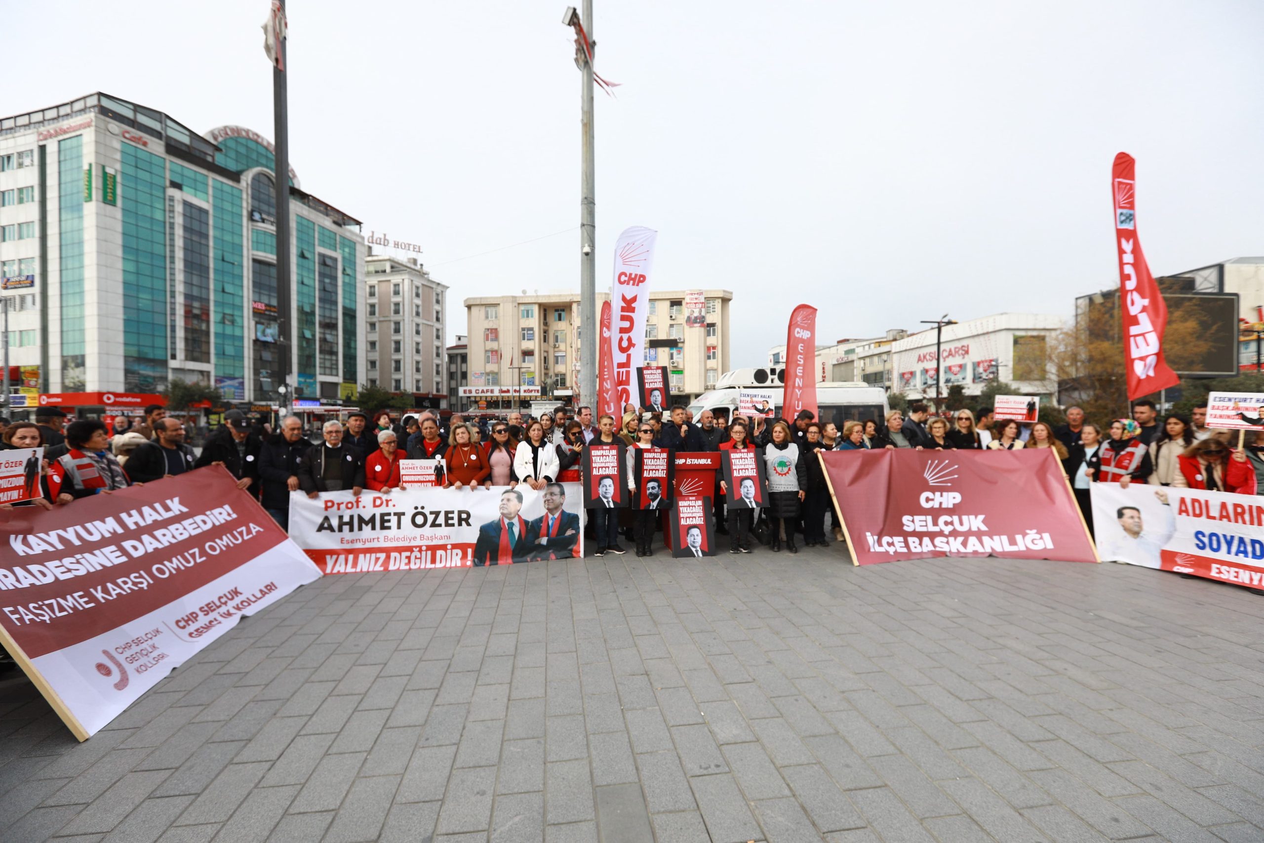 ESENYURT’TAKİ DEMOKRASİ MÜCADELESİNE EFES SELÇUK’TAN GÜÇLÜ DESTEK!