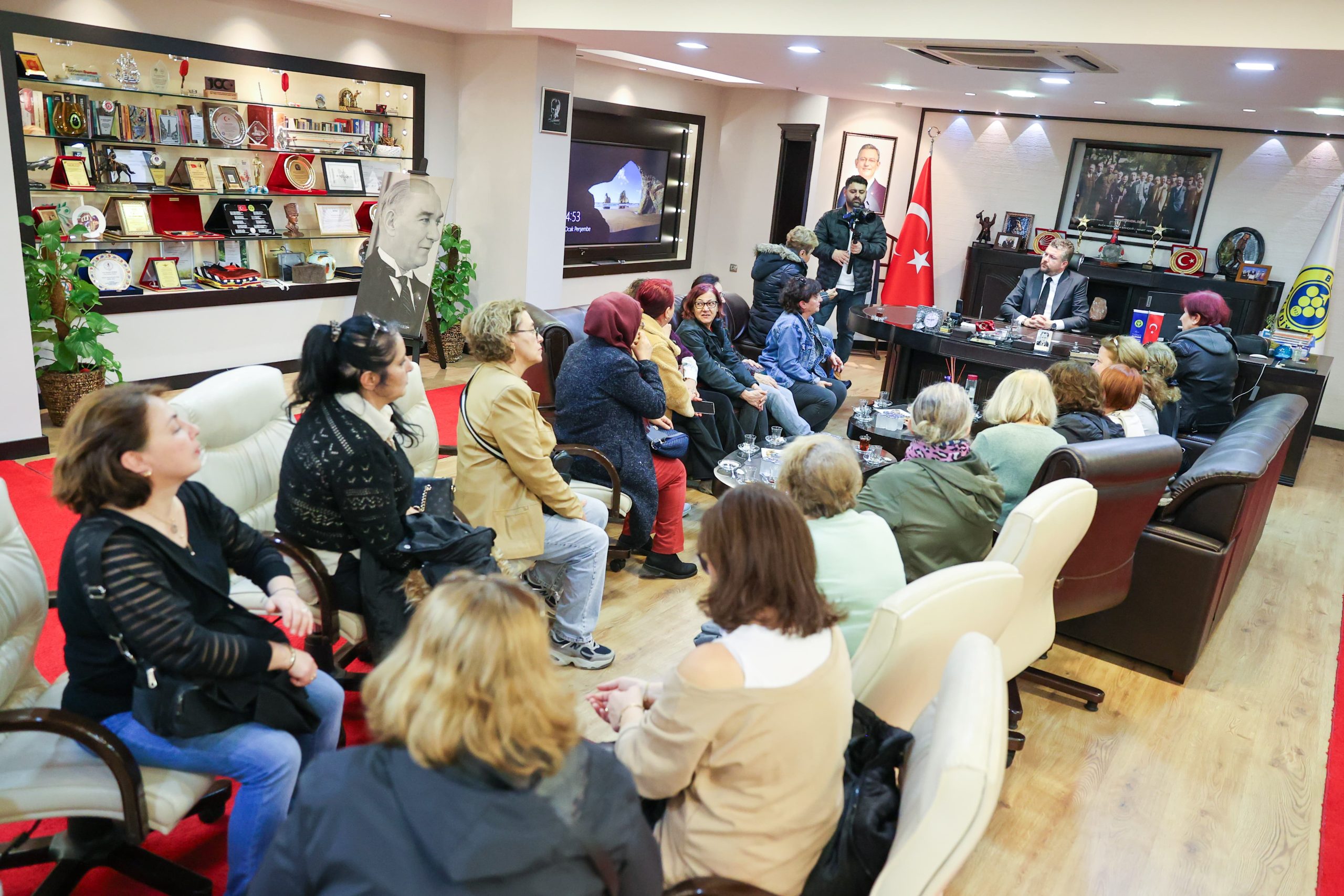 Başkan Görkem Duman, makamının kapısını Bucalı kadınlara açtı