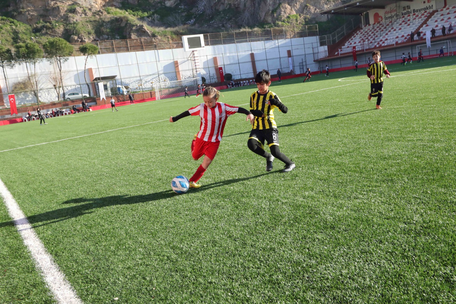 Bayraklı’da U-10 Cup Futbol Turnuvası başladı