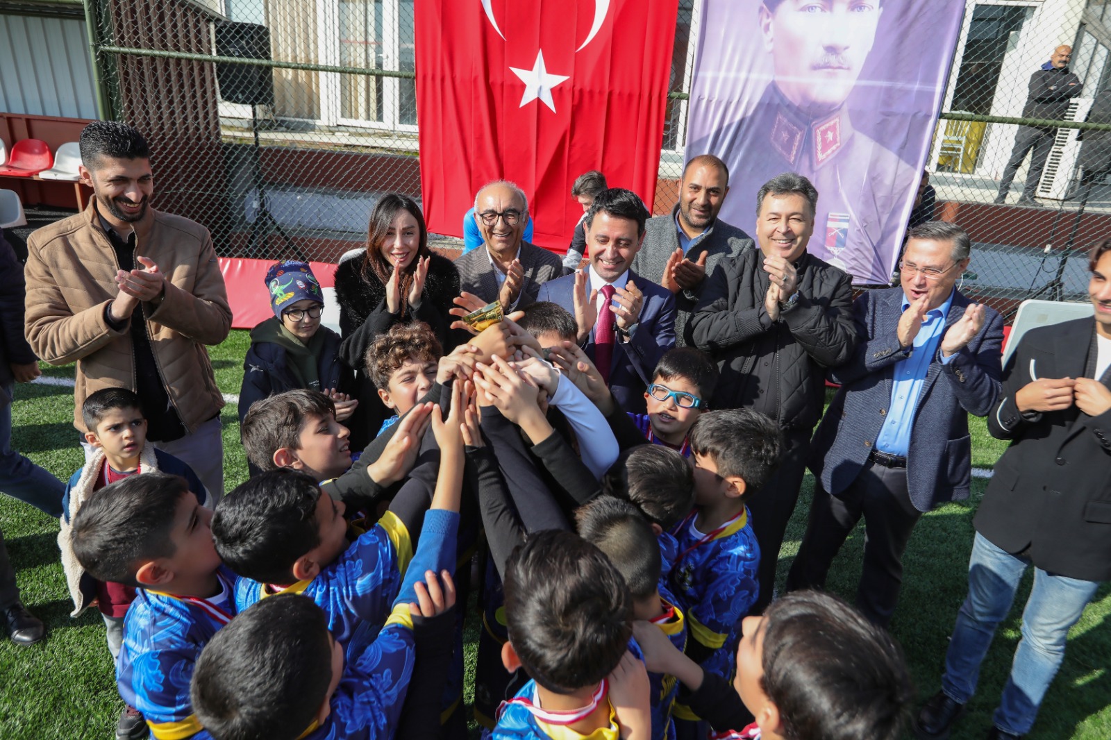 Bayraklı’da U-10 Cup turnuvası görkemli finalle tamamlandı