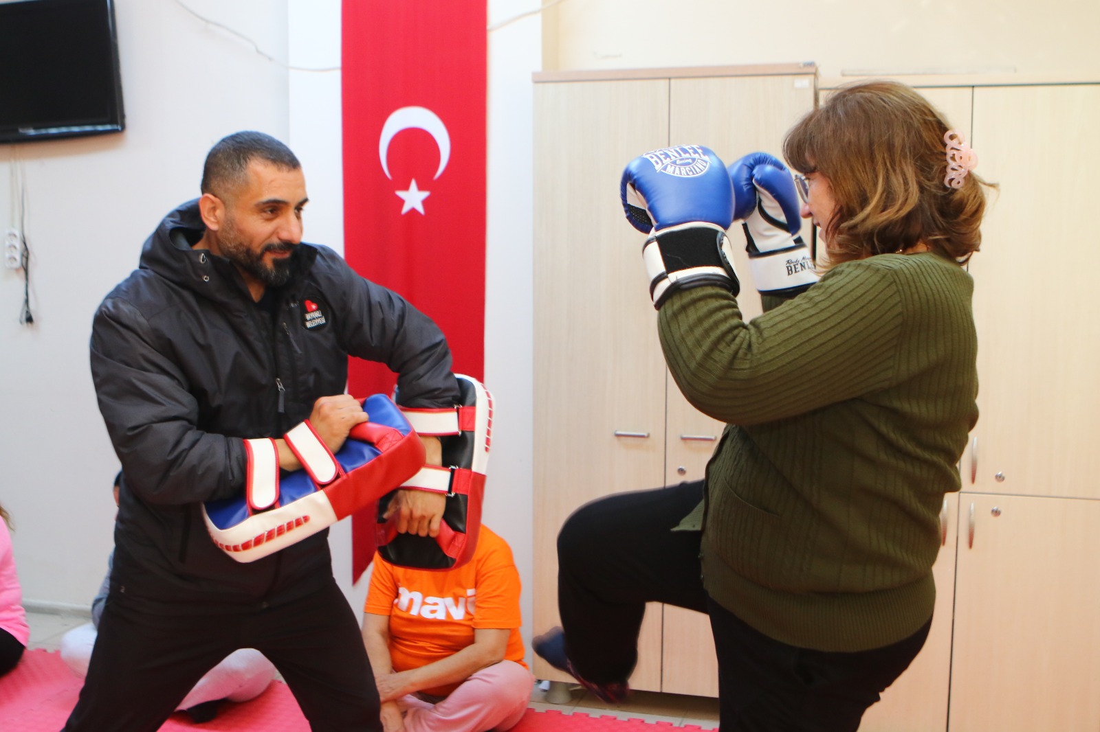 Bayraklı’da kadınlar savunma eğitimi aldı